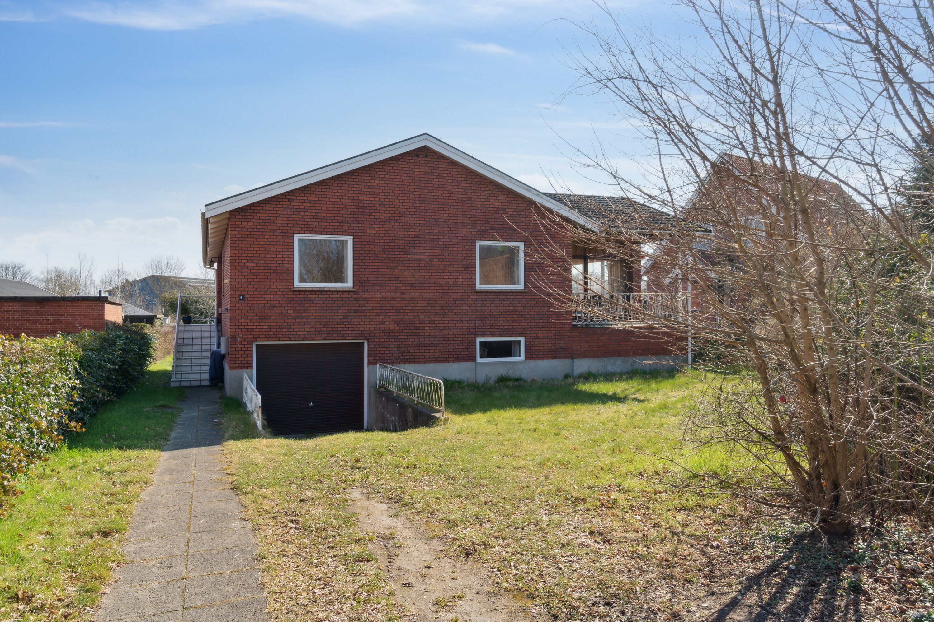 Miniaturebillede 2: set fra vejen. Billede af Egebjergvej 41, 4500 Nykøbing Sj