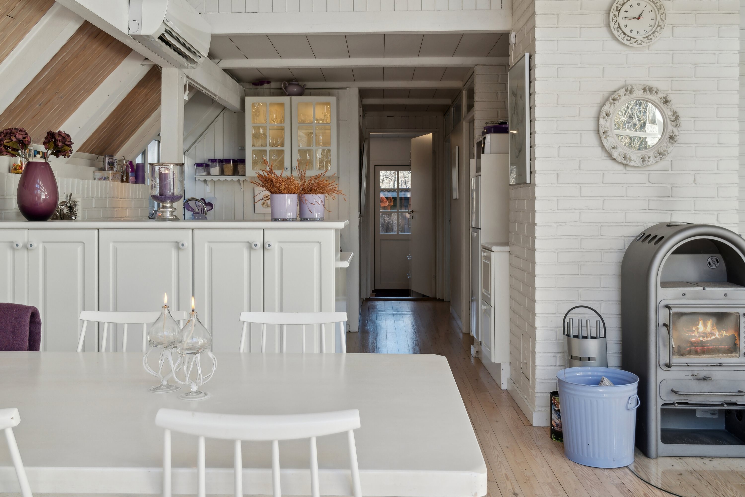 Fremhævet stue billede i fuldskærmstilstand. Billede af Fyrrevangen 8, Asserbo, 3300 Frederiksværk