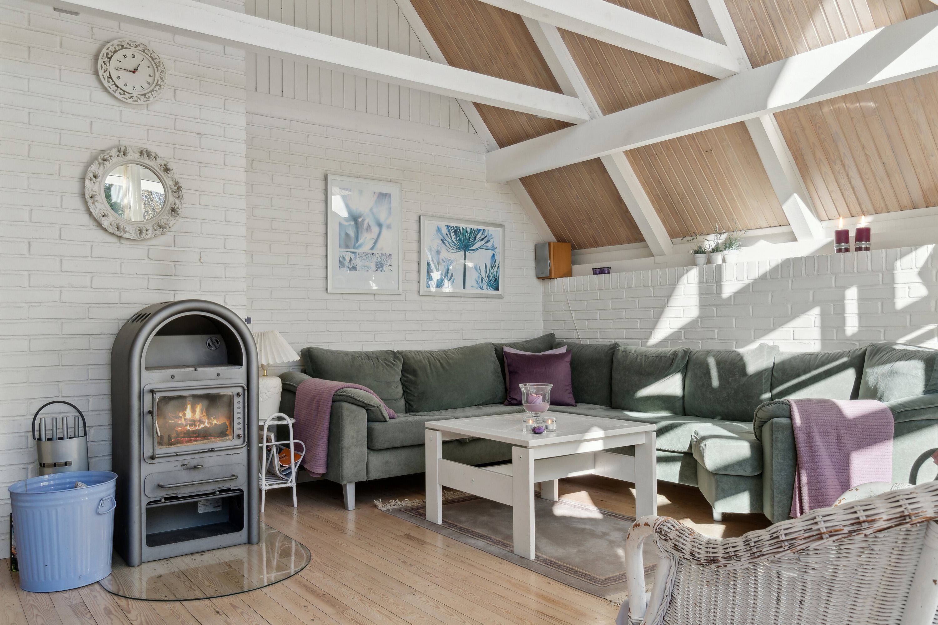 Fremhævet stue billede i fuldskærmstilstand. Billede af Fyrrevangen 8, Asserbo, 3300 Frederiksværk