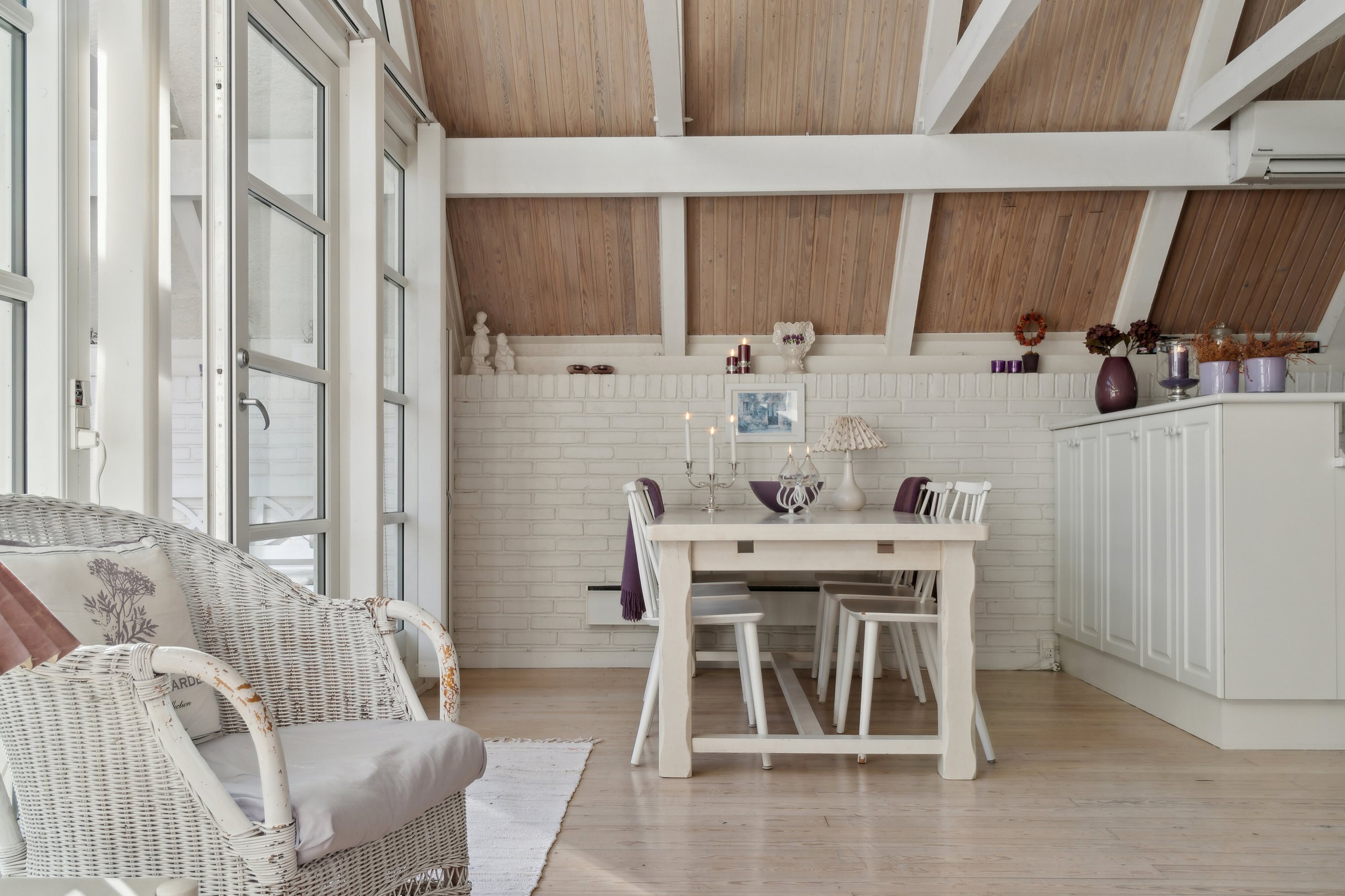 Fremhævet stue billede i fuldskærmstilstand. Billede af Fyrrevangen 8, Asserbo, 3300 Frederiksværk