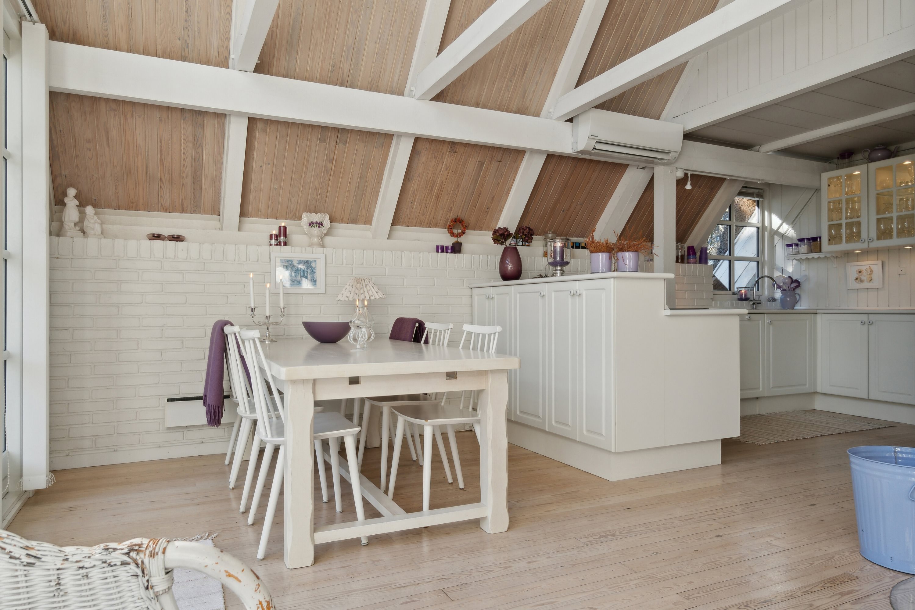 Fremhævet stue billede i fuldskærmstilstand. Billede af Fyrrevangen 8, Asserbo, 3300 Frederiksværk