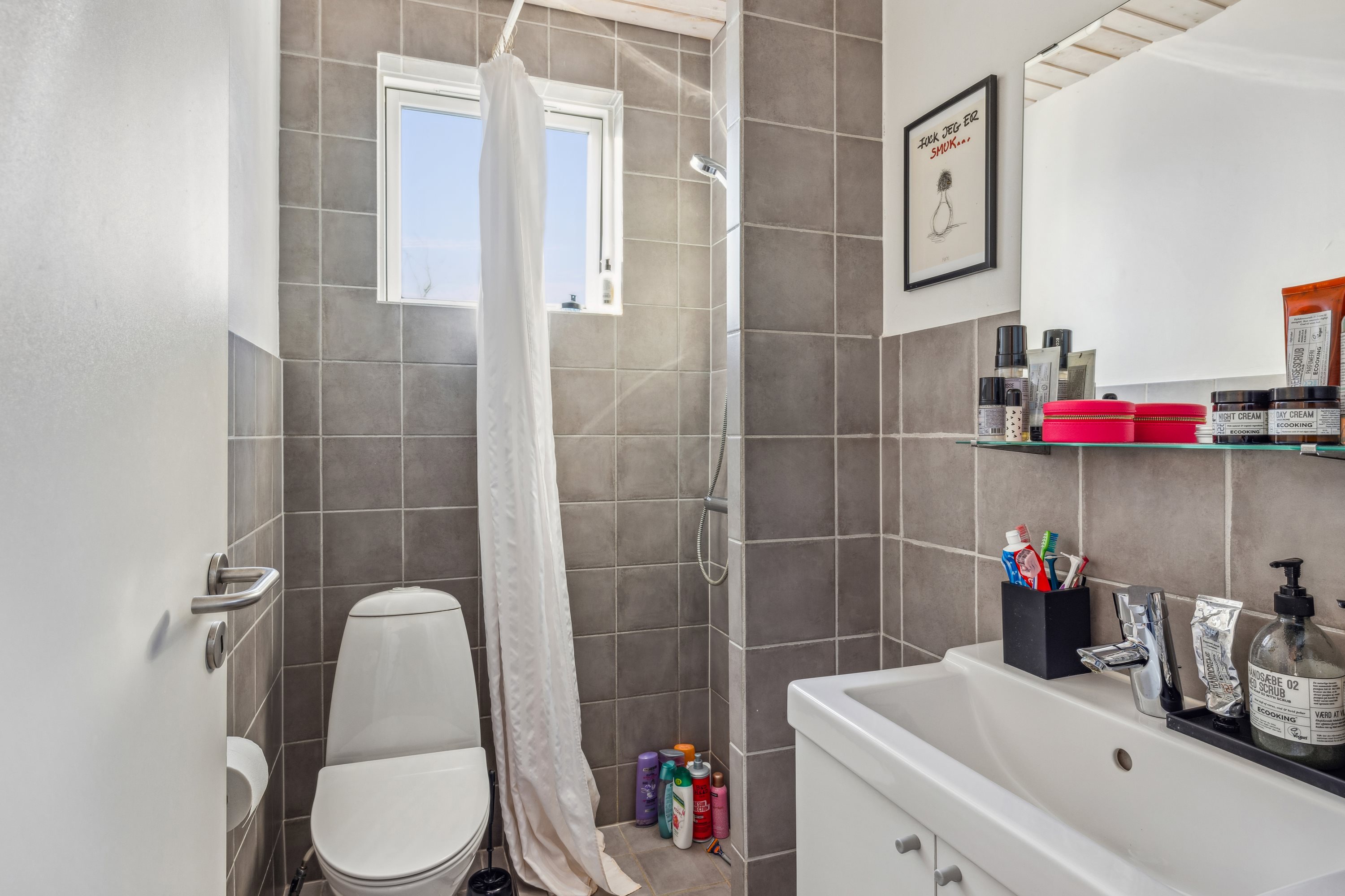 Fremhævet badeværelse billede i fuldskærmstilstand. Billede af Dr Louise Vej 11, 8500 Grenaa