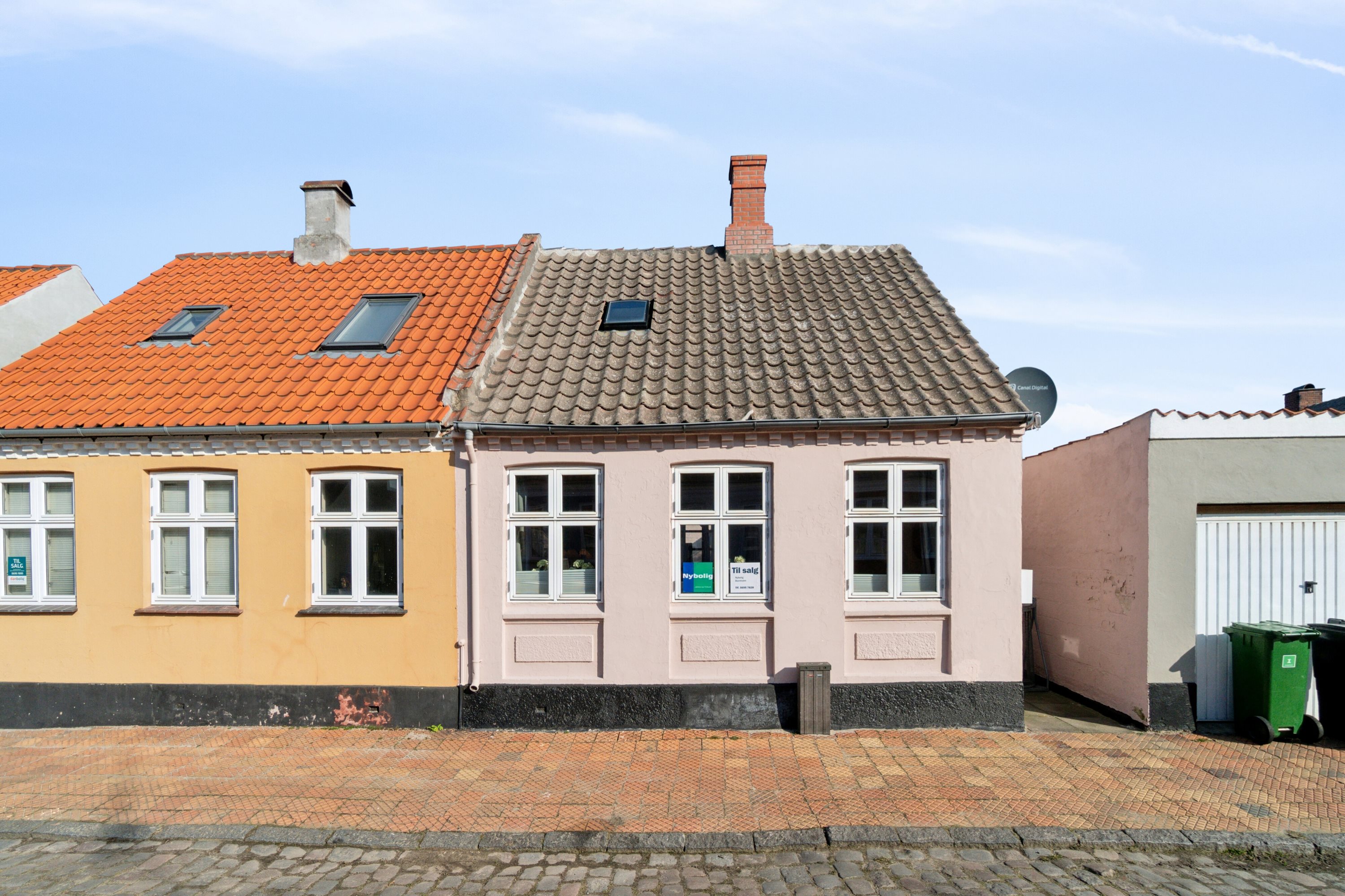 Fremhævet set fra vejen billede i fuldskærmstilstand. Billede af Johnsens Tværvej 13, 3700 Rønne