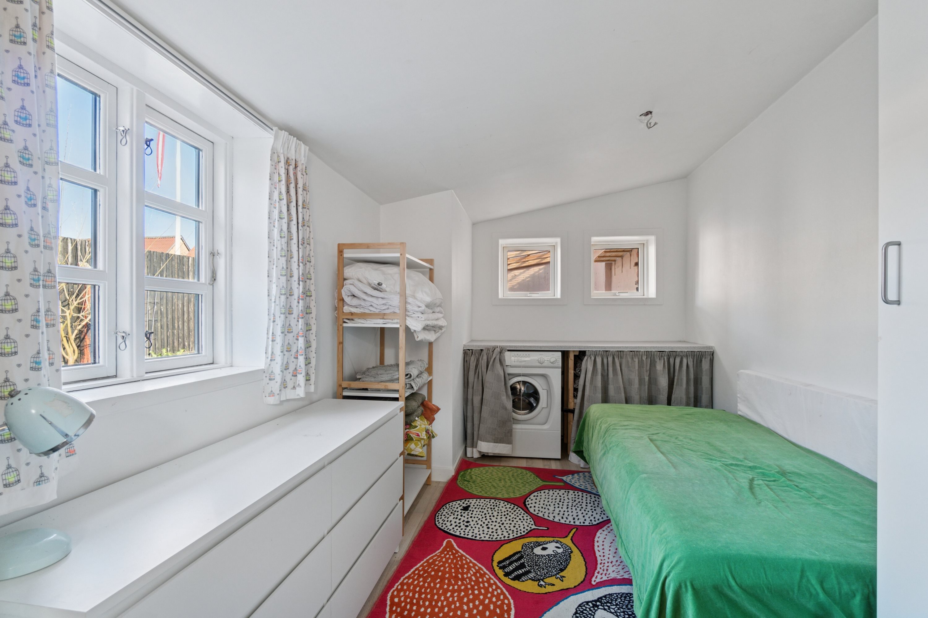 Fremhævet soveværelse billede i fuldskærmstilstand. Billede af Johnsens Tværvej 13, 3700 Rønne