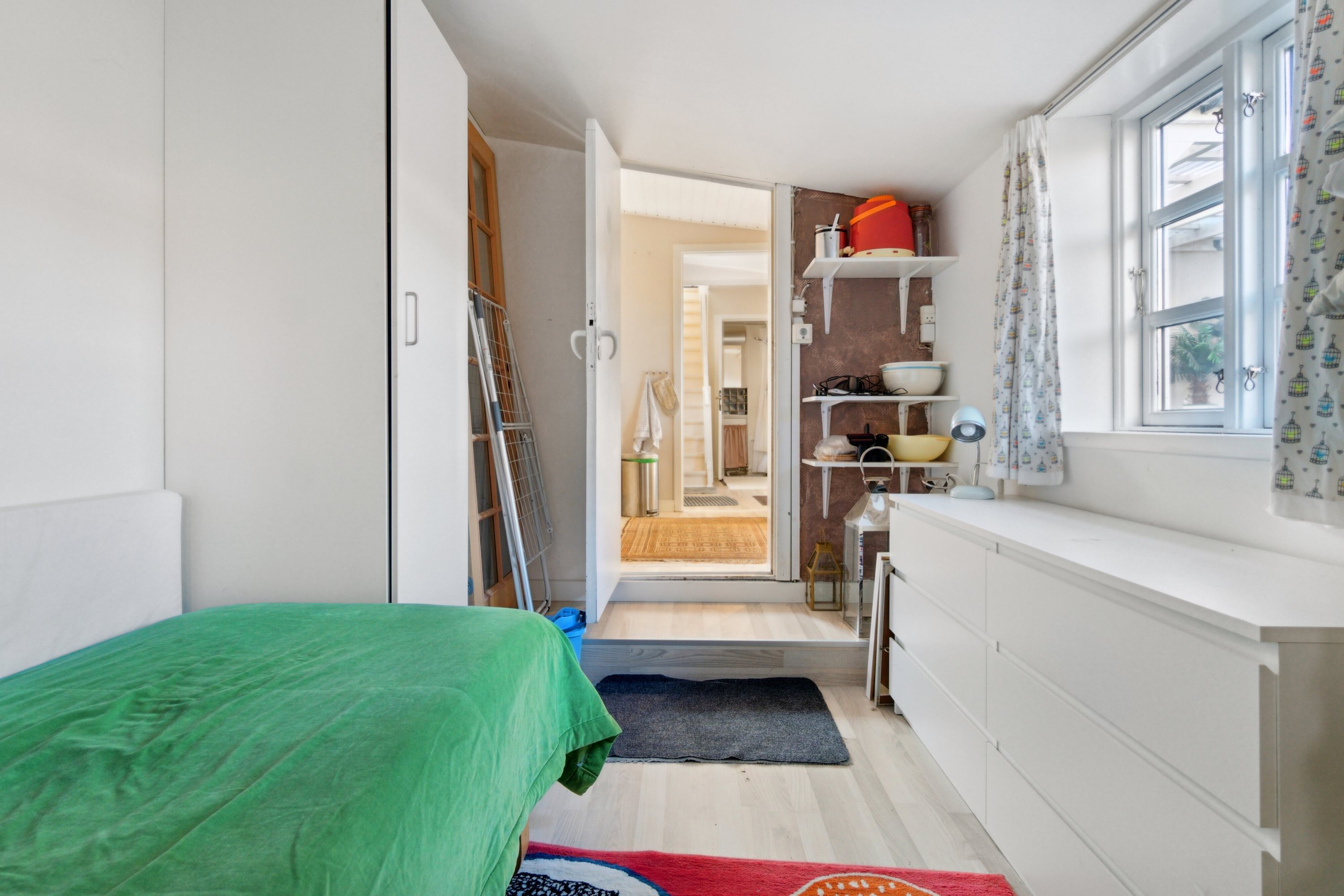 Fremhævet soveværelse billede i fuldskærmstilstand. Billede af Johnsens Tværvej 13, 3700 Rønne