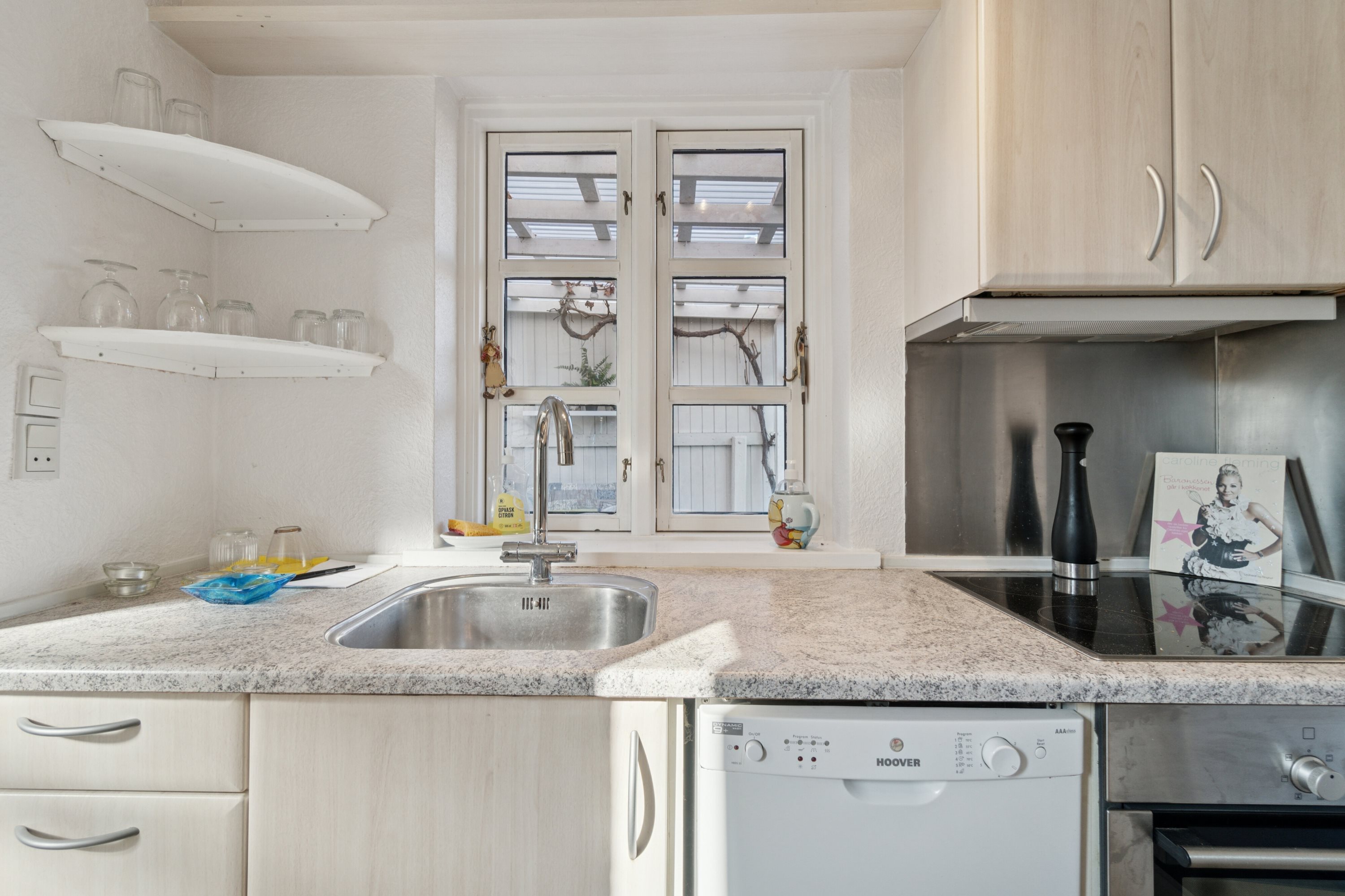 Fremhævet køkken billede i fuldskærmstilstand. Billede af Johnsens Tværvej 13, 3700 Rønne