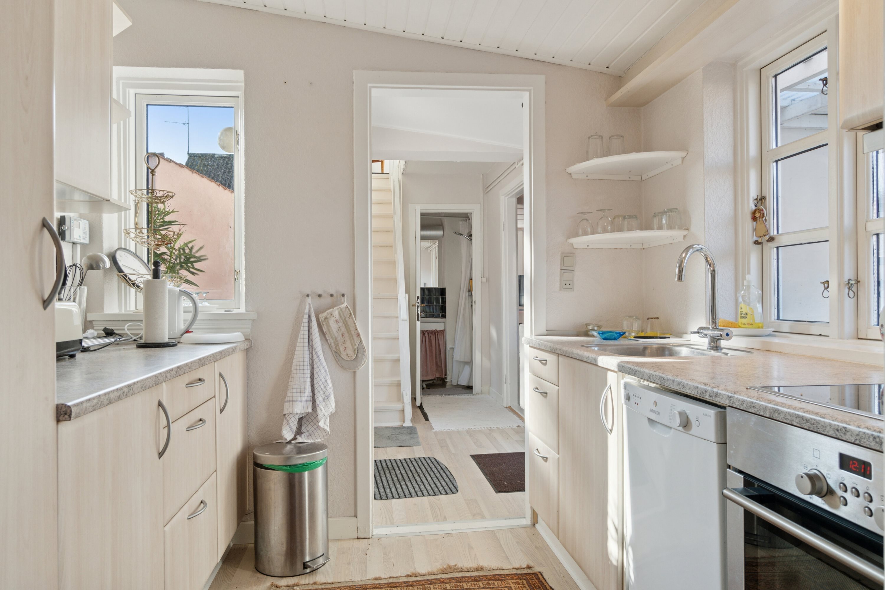 Fremhævet køkken billede i fuldskærmstilstand. Billede af Johnsens Tværvej 13, 3700 Rønne