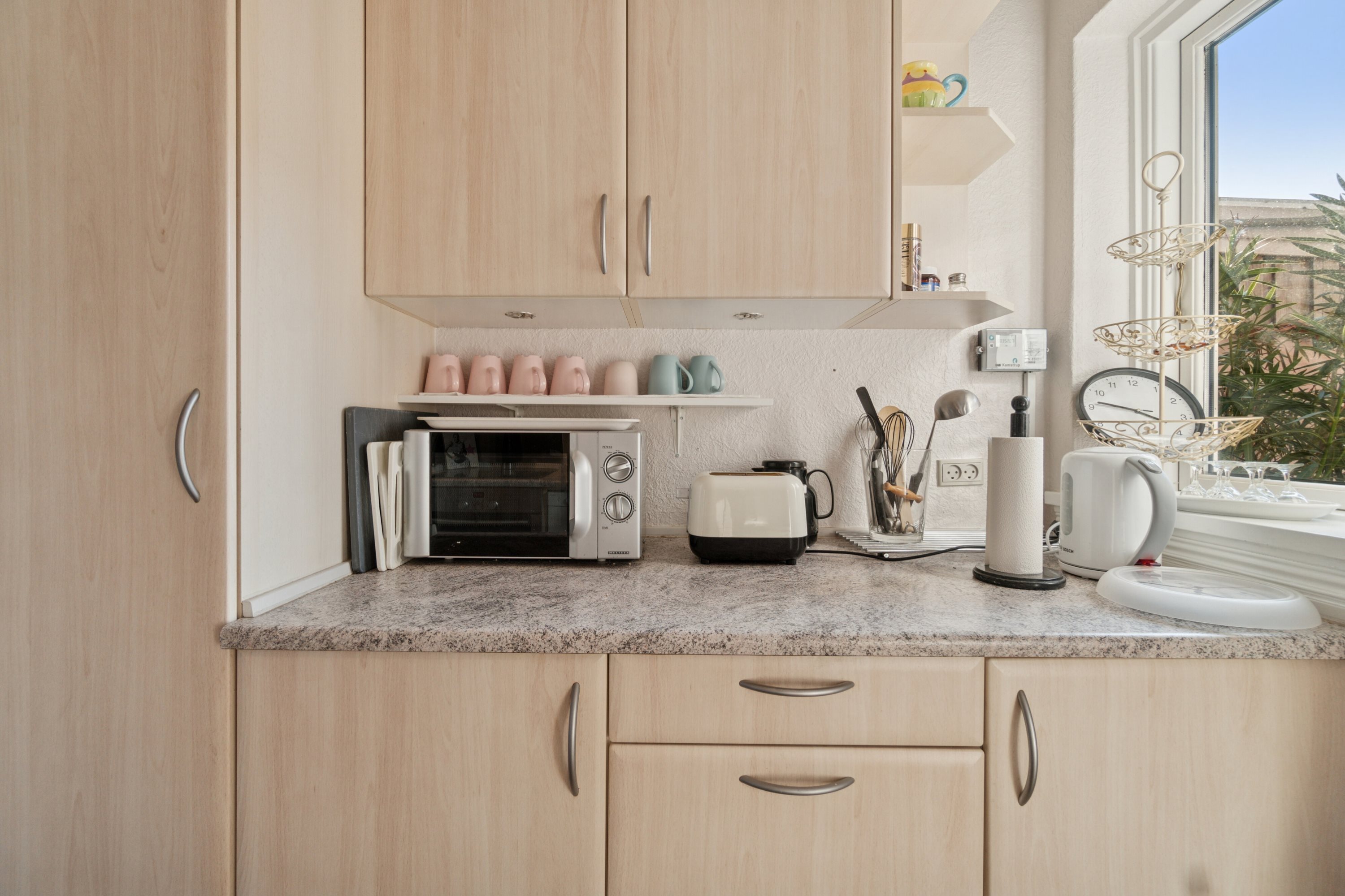 Fremhævet køkken billede i fuldskærmstilstand. Billede af Johnsens Tværvej 13, 3700 Rønne