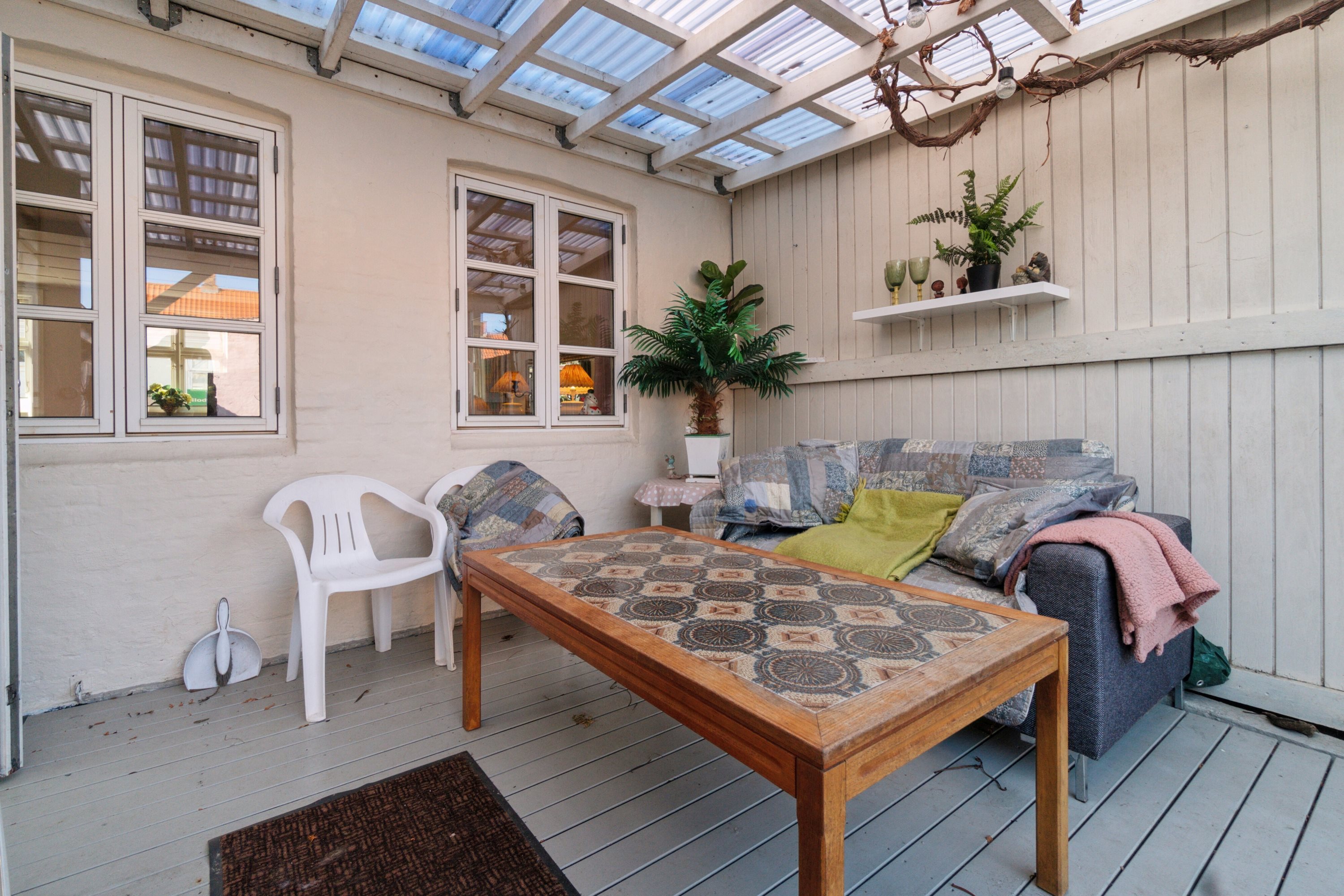 Fremhævet overdækket terrasse billede i fuldskærmstilstand. Billede af Johnsens Tværvej 13, 3700 Rønne