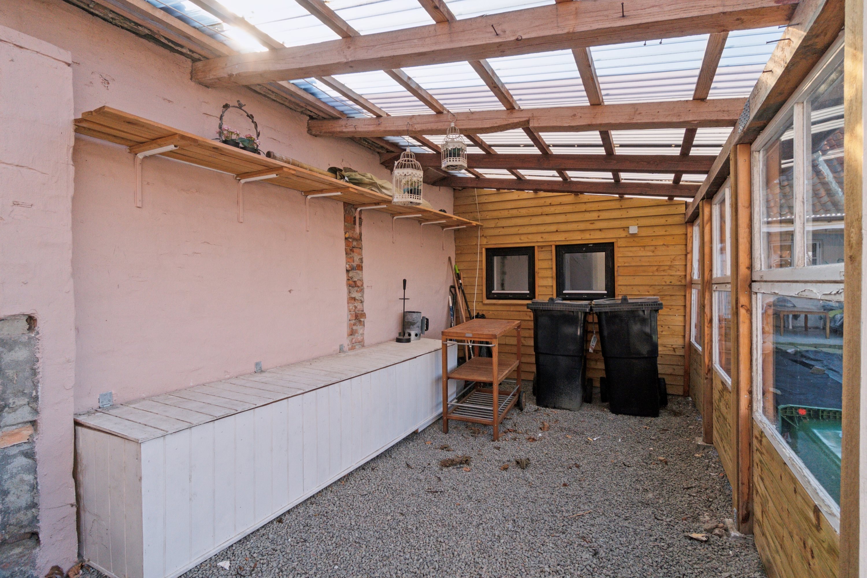 Fremhævet overdækket terrasse billede i fuldskærmstilstand. Billede af Johnsens Tværvej 13, 3700 Rønne