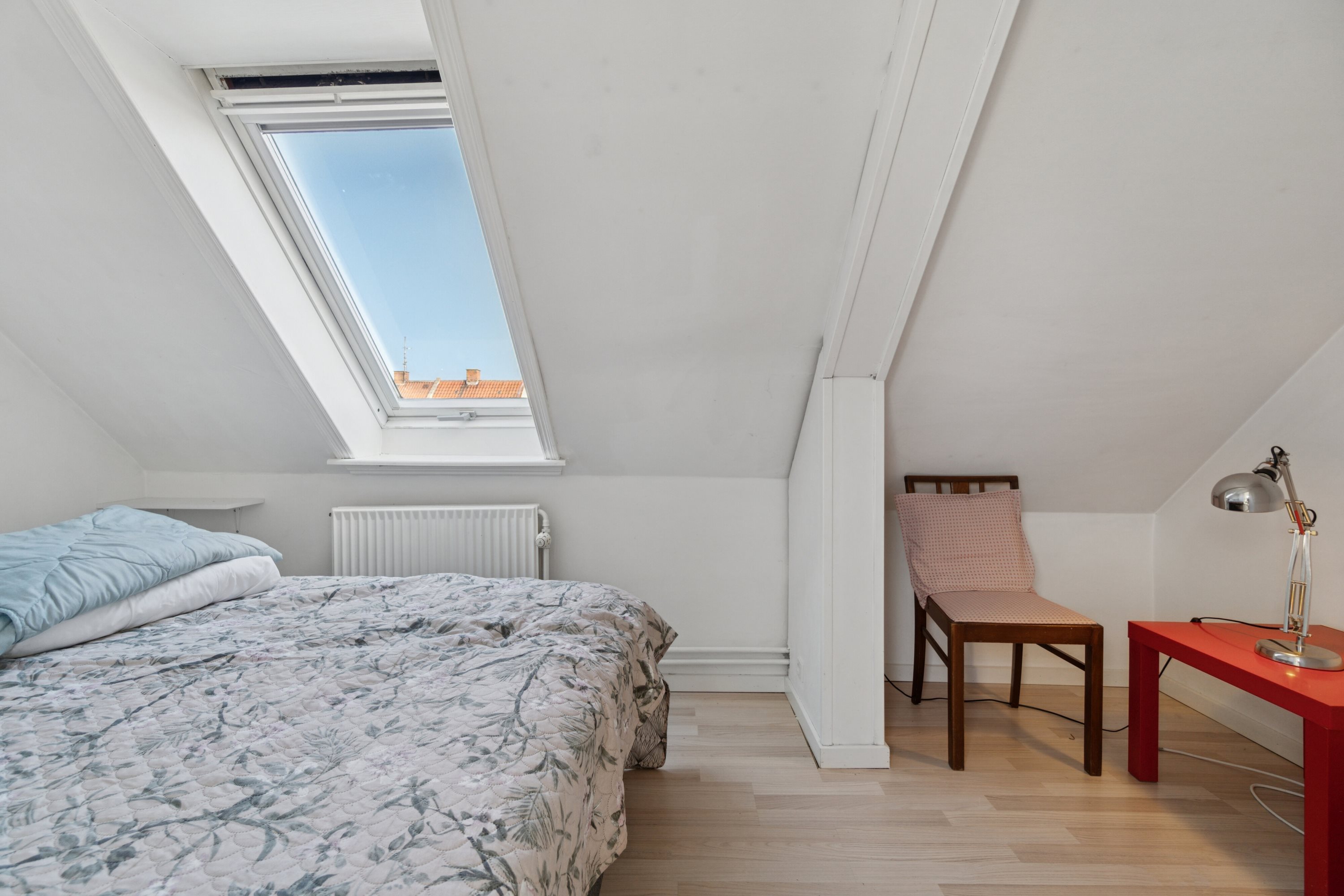 Fremhævet soveværelse billede i fuldskærmstilstand. Billede af Johnsens Tværvej 13, 3700 Rønne