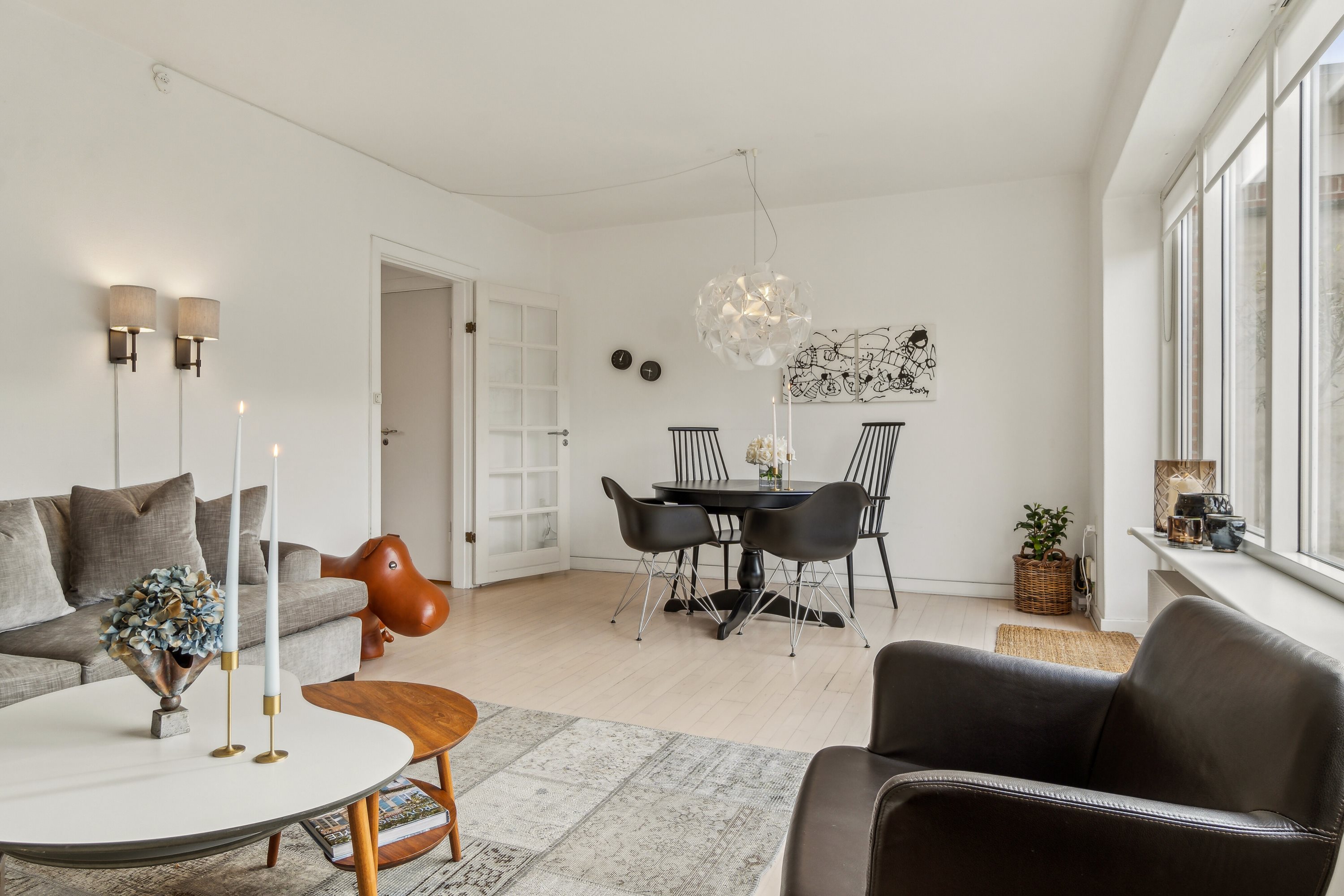 Fremhævet spisestue billede i fuldskærmstilstand. Billede af Elletoften 8, 2800 Kongens Lyngby