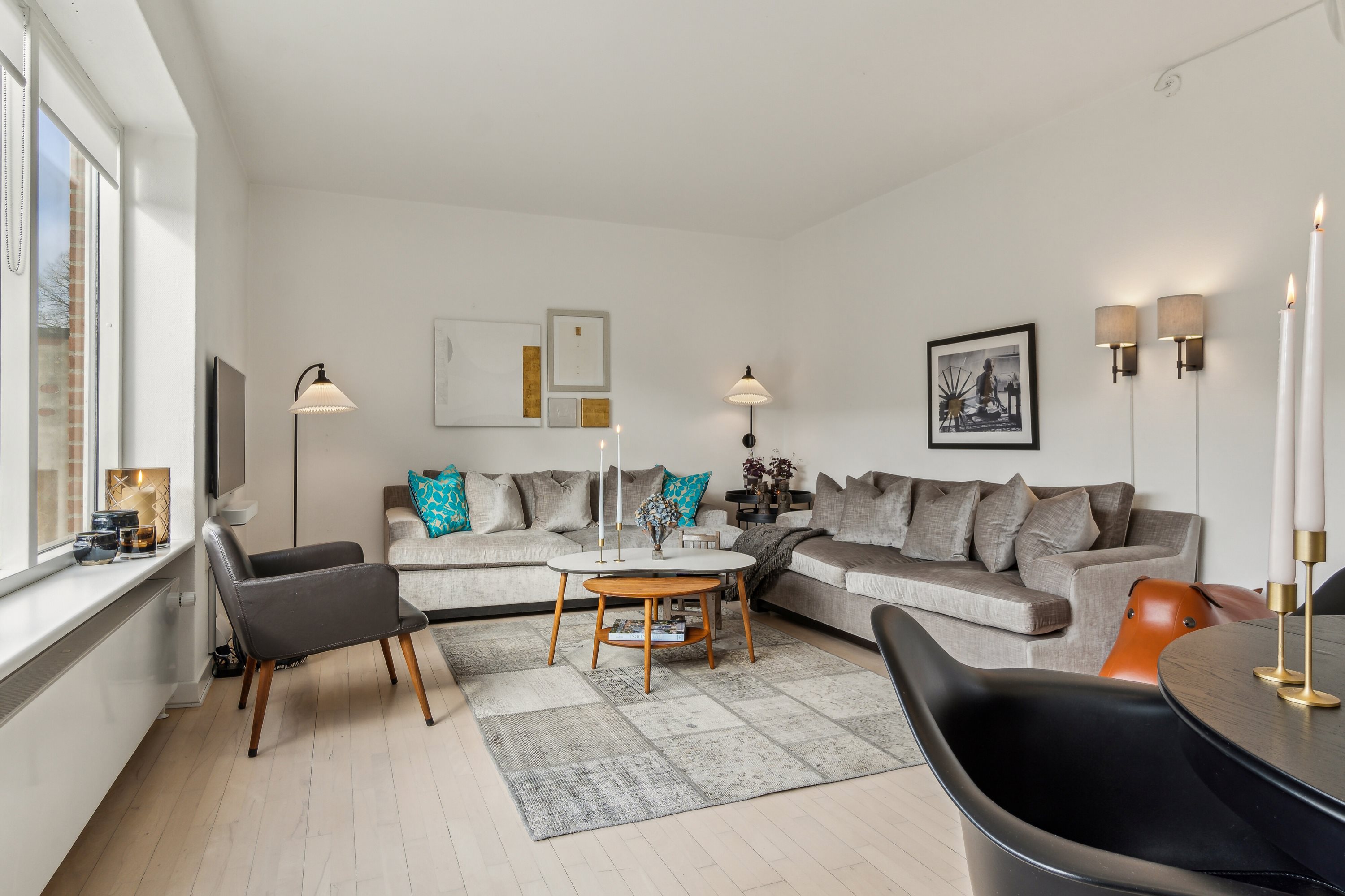 Fremhævet stue billede i fuldskærmstilstand. Billede af Elletoften 8, 2800 Kongens Lyngby