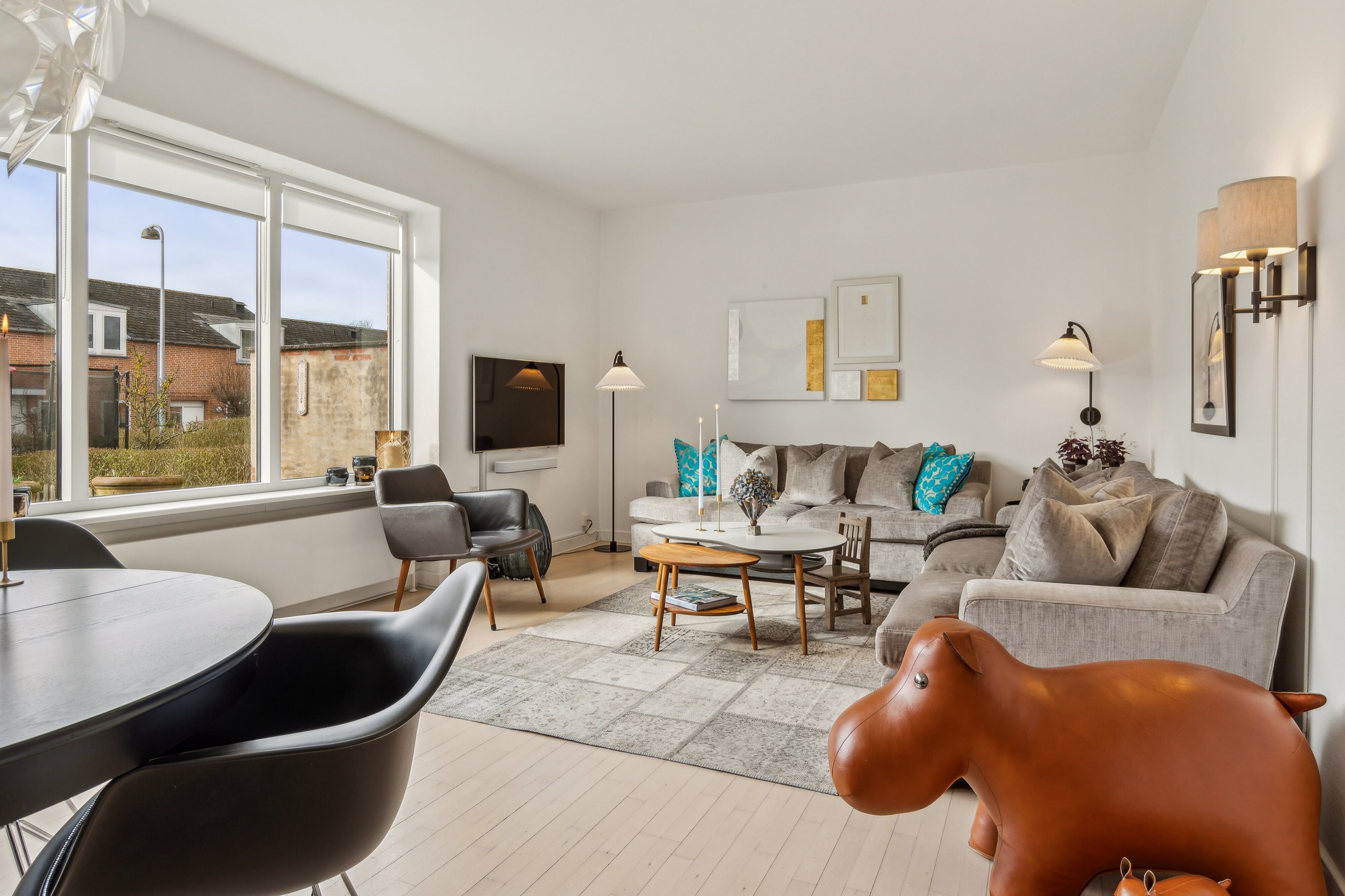 Fremhævet stue billede i fuldskærmstilstand. Billede af Elletoften 8, 2800 Kongens Lyngby