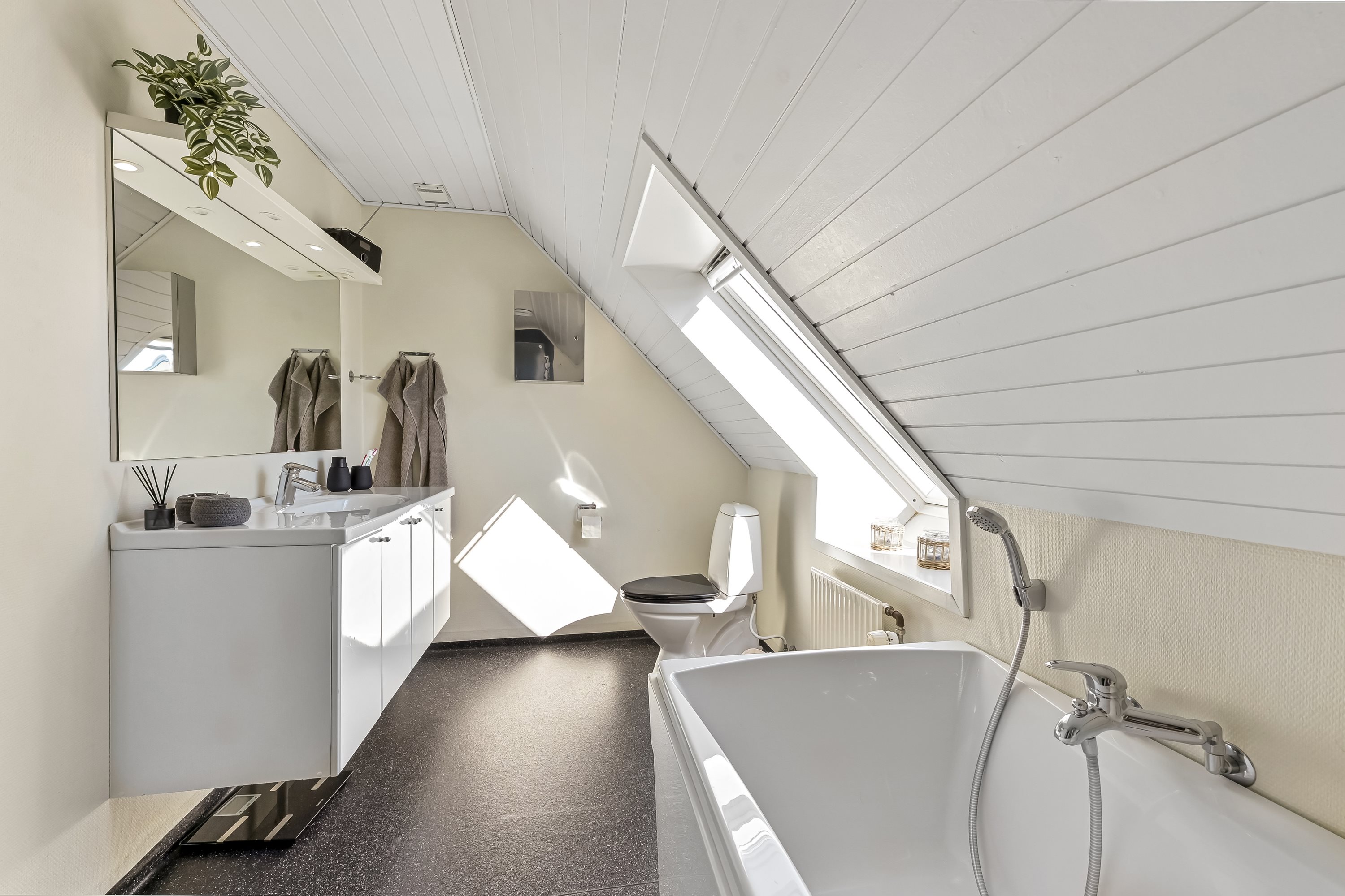 Fremhævet badeværelse billede i fuldskærmstilstand. Billede af J. Skjoldborgs Vej 3, 7400 Herning