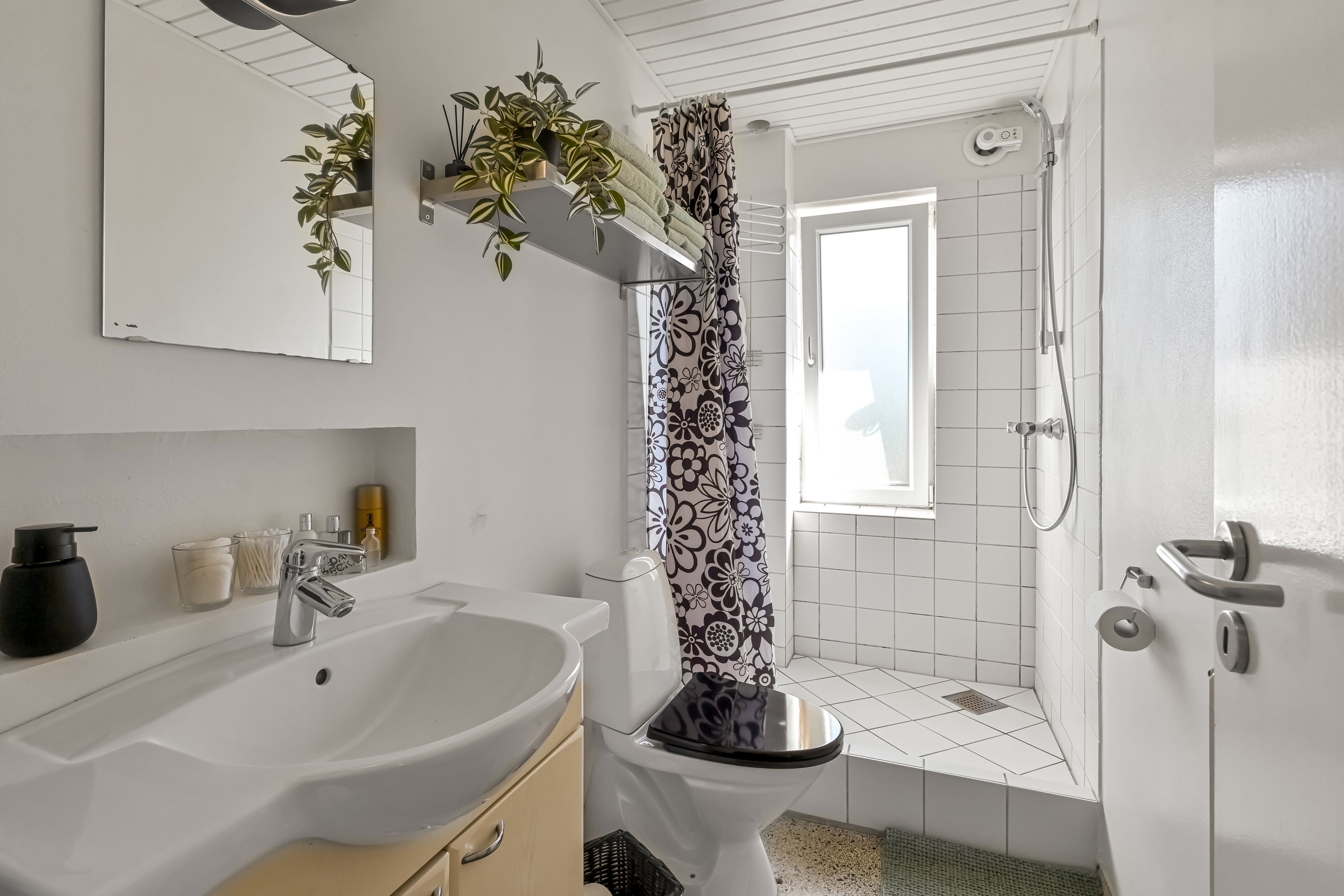 Fremhævet badeværelse billede i fuldskærmstilstand. Billede af J. Skjoldborgs Vej 3, 7400 Herning