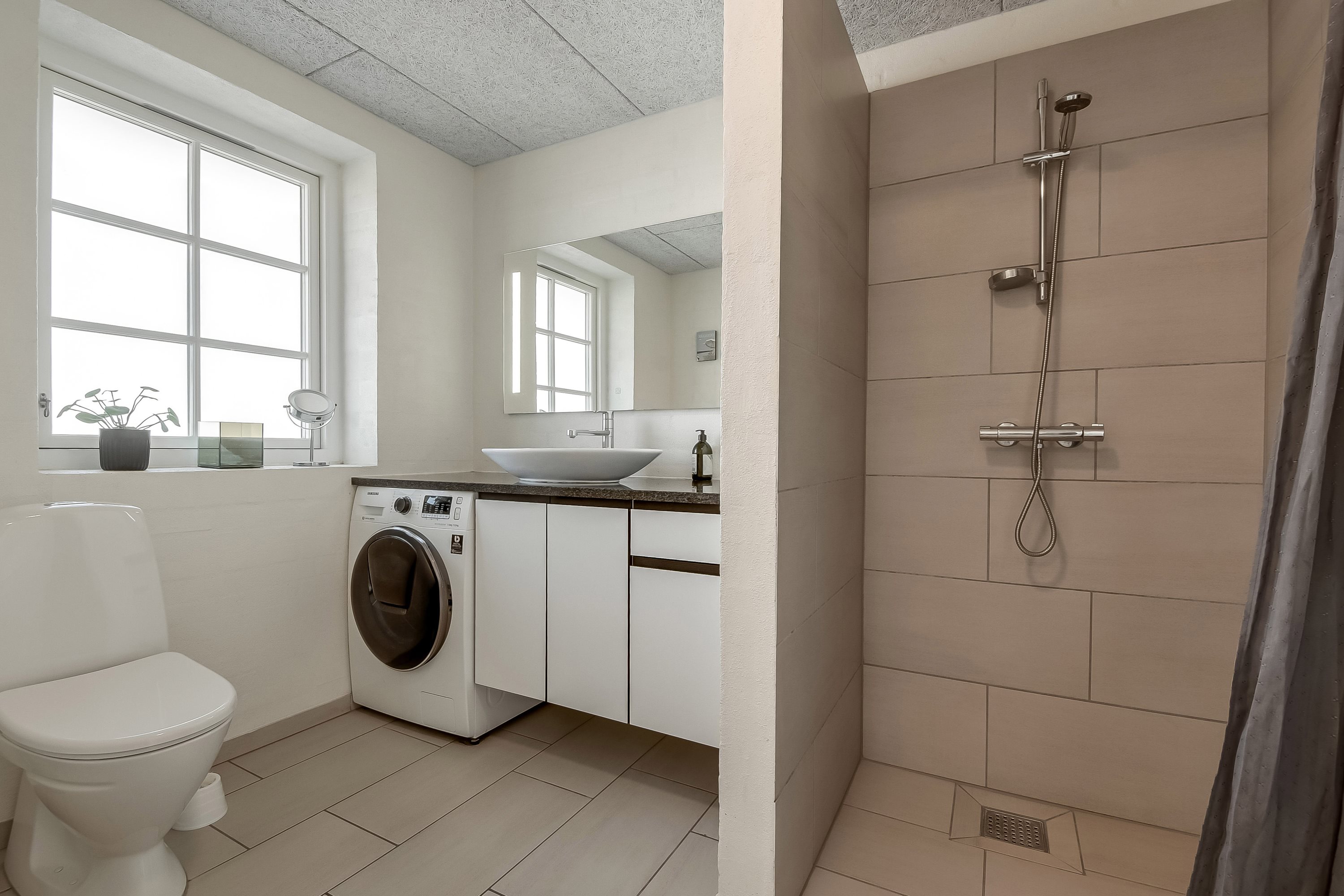 Fremhævet badeværelse billede i fuldskærmstilstand. Billede af Kornbjergvej 19, Husby, 6990 Ulfborg