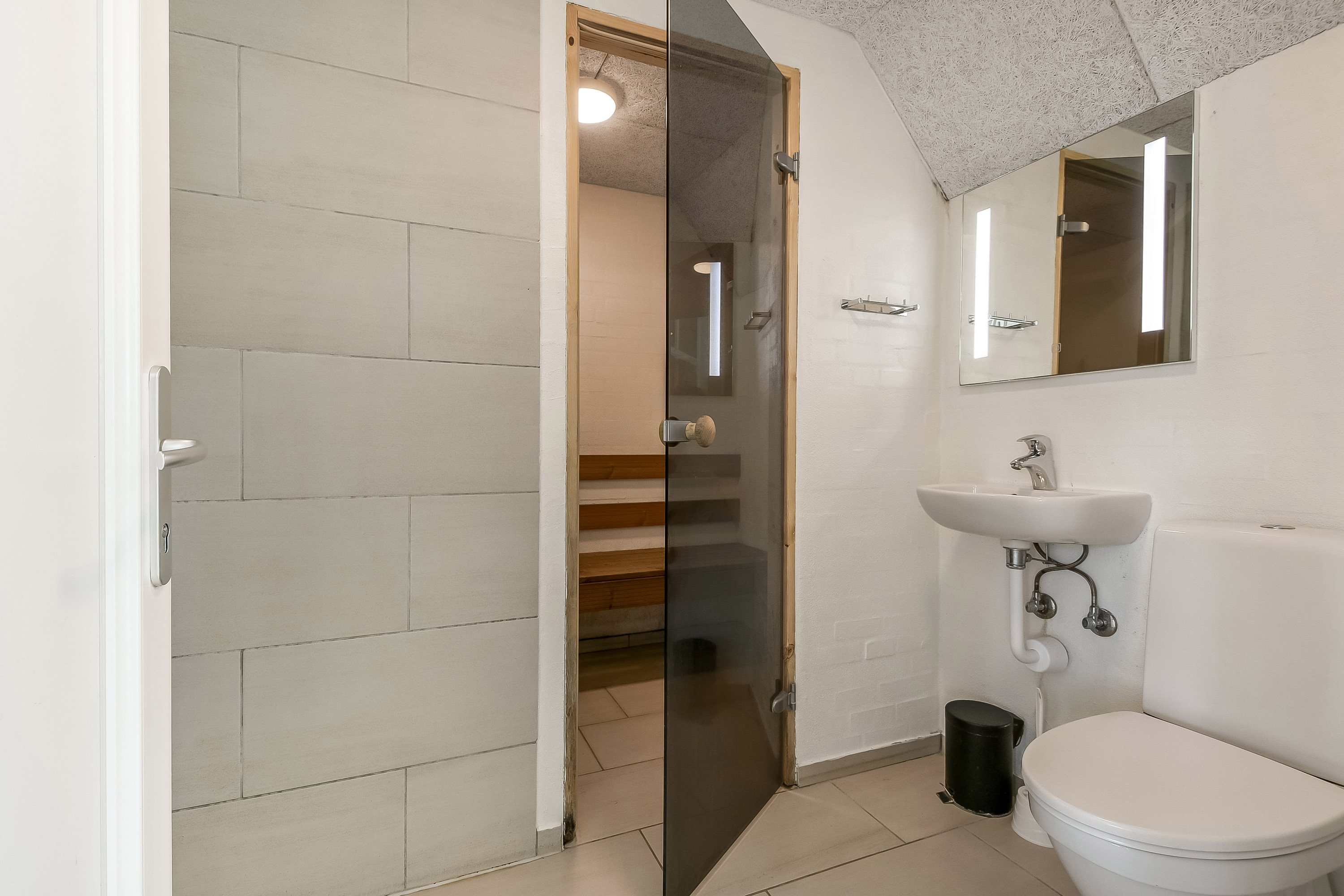 Fremhævet toilet billede i fuldskærmstilstand. Billede af Kornbjergvej 19, Husby, 6990 Ulfborg