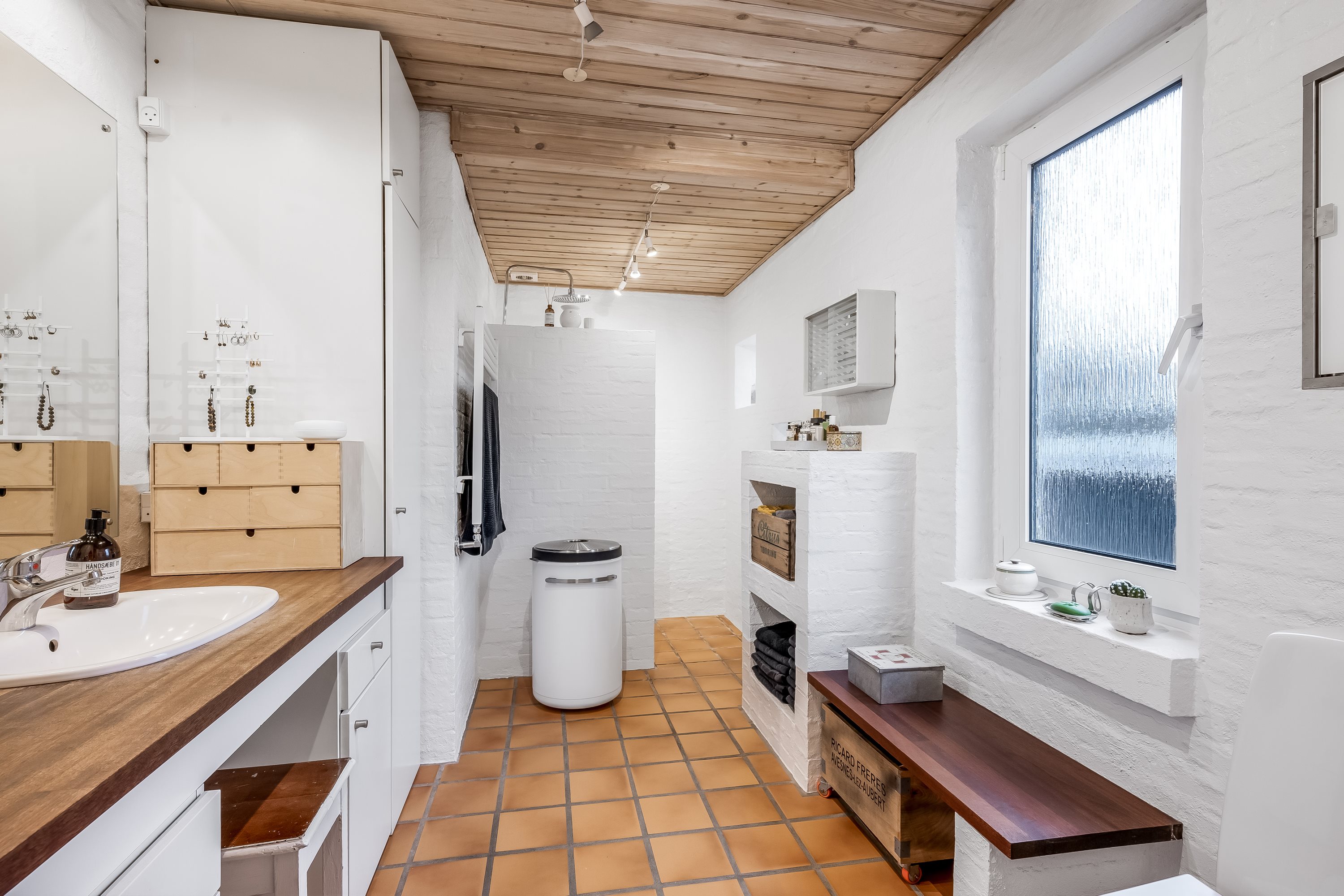 Fremhævet badeværelse billede i fuldskærmstilstand. Billede af Skovbrynet 3, 7620 Lemvig