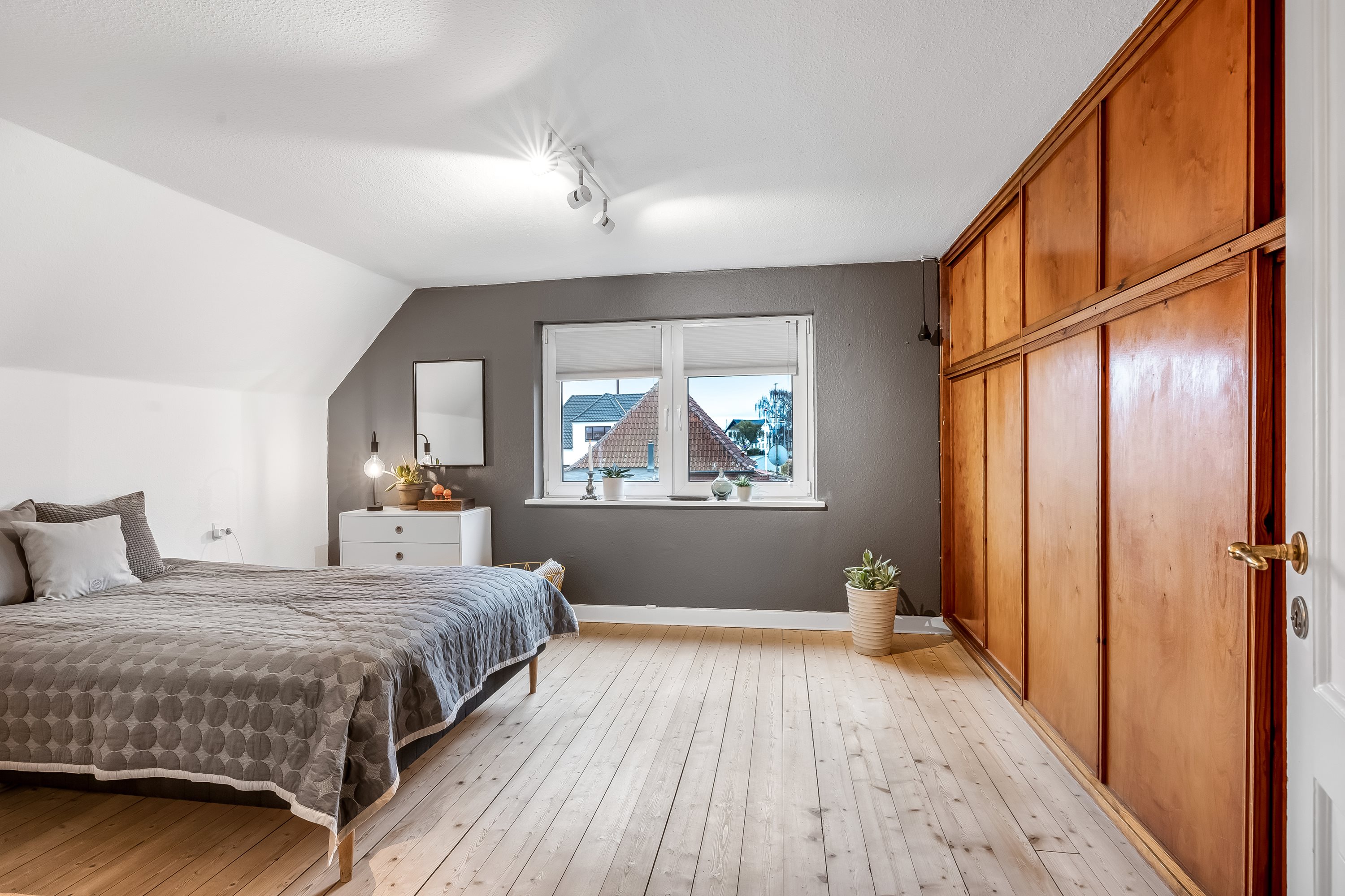 Fremhævet soveværelse billede i fuldskærmstilstand. Billede af Skovbrynet 3, 7620 Lemvig