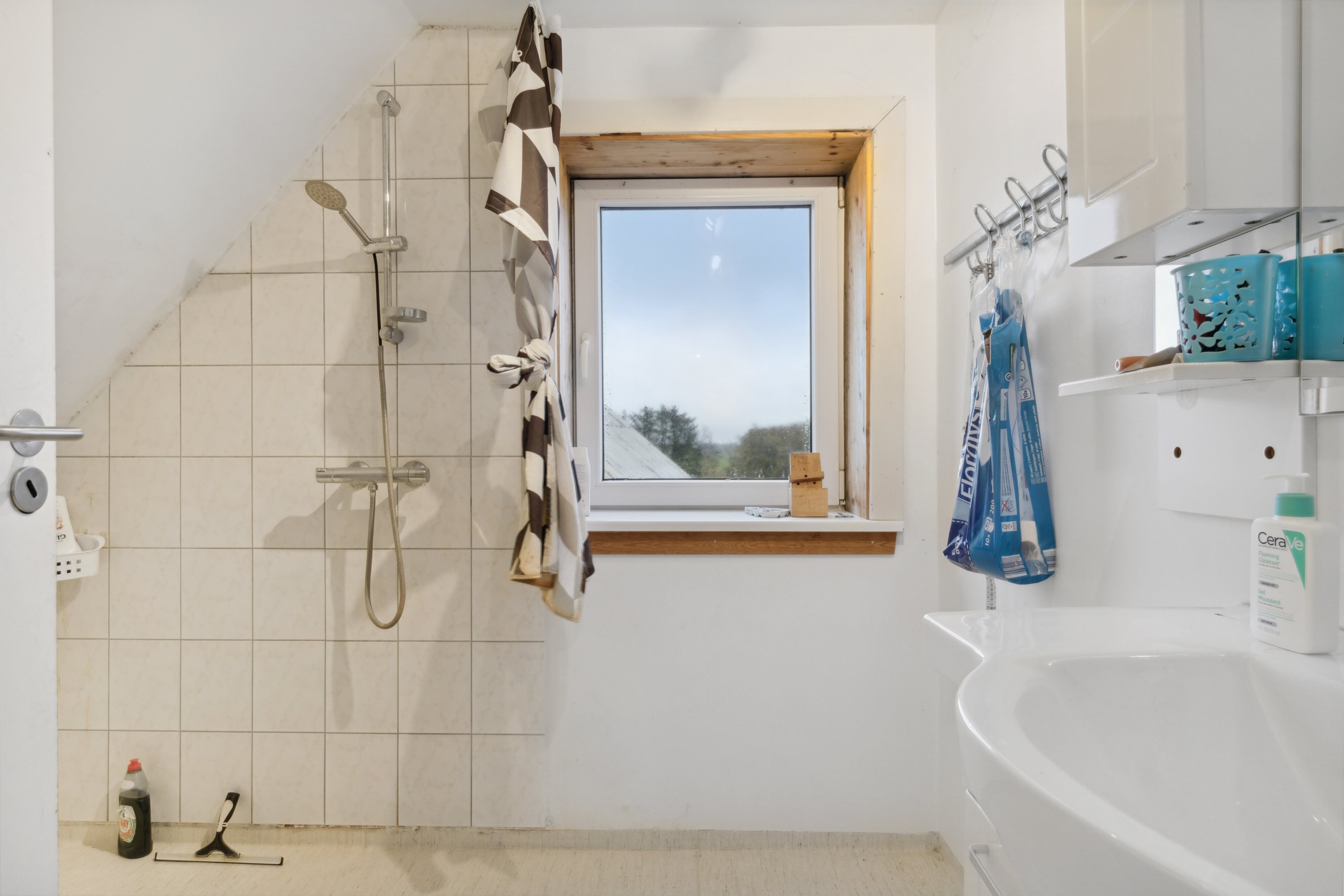 Fremhævet badeværelse billede i fuldskærmstilstand. Billede af Krustrupvej 176, 9800 Hjørring