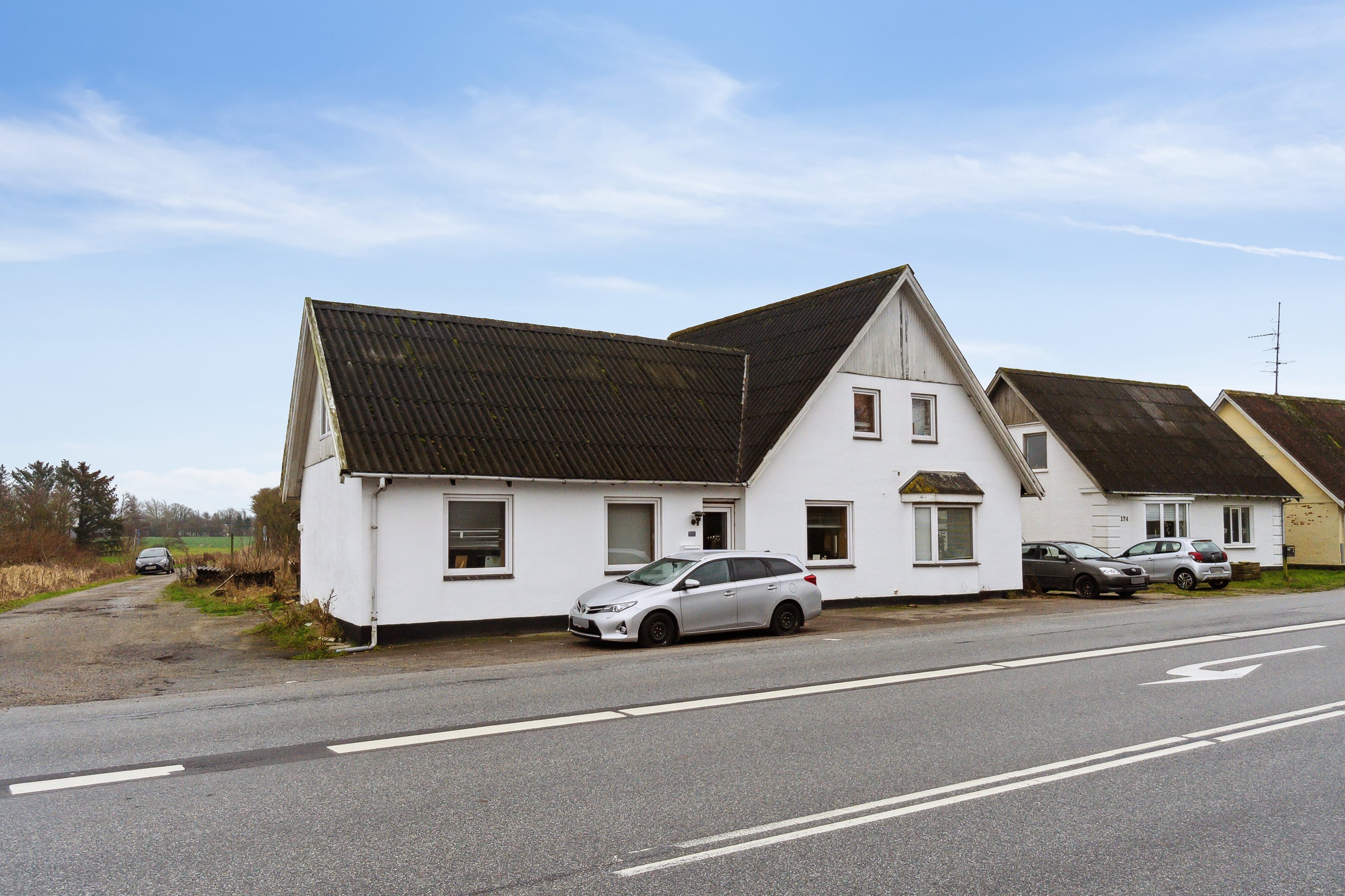 Fremhævet set fra vejen billede i fuldskærmstilstand. Billede af Krustrupvej 176, 9800 Hjørring