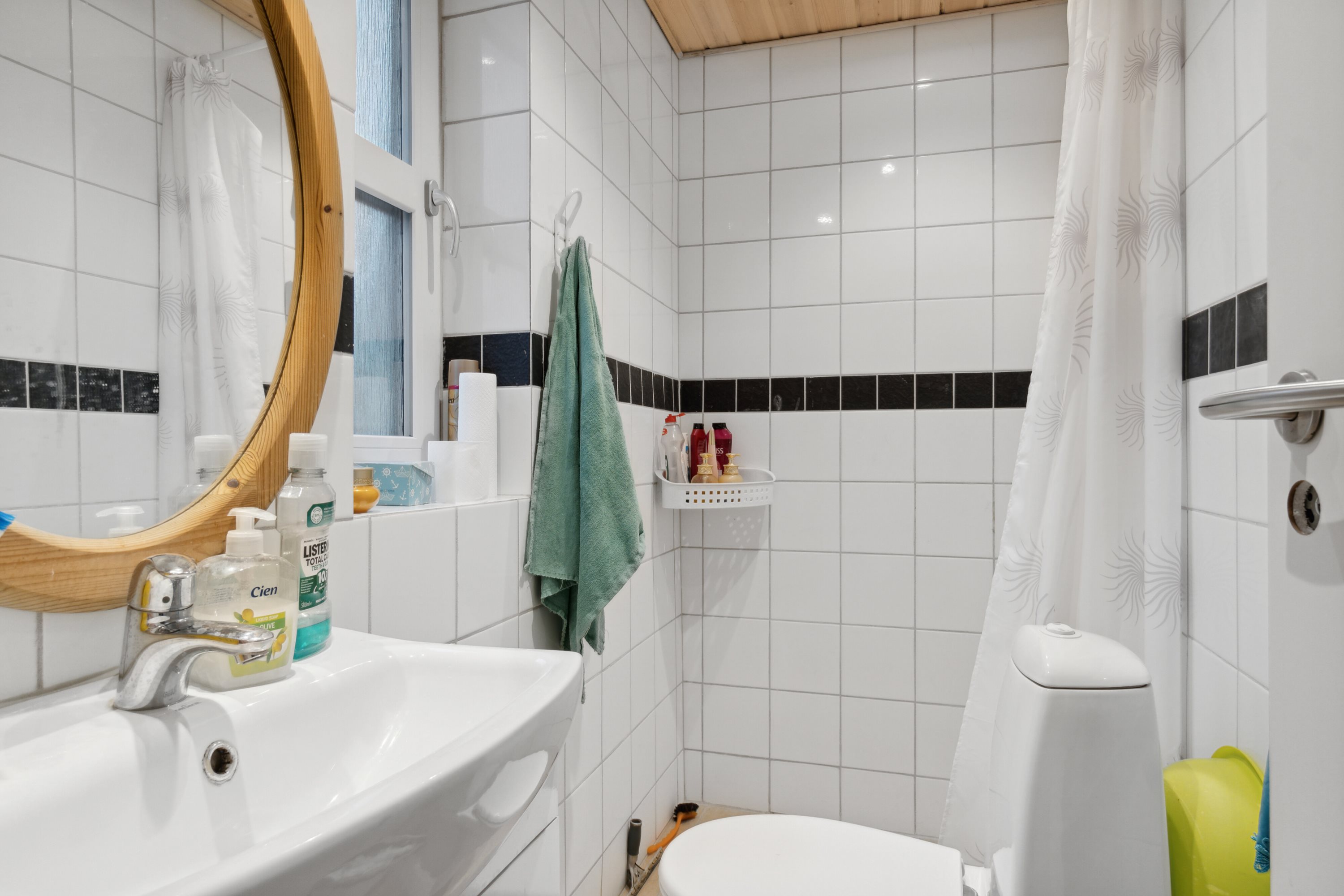 Fremhævet badeværelse billede i fuldskærmstilstand. Billede af Krustrupvej 176, 9800 Hjørring