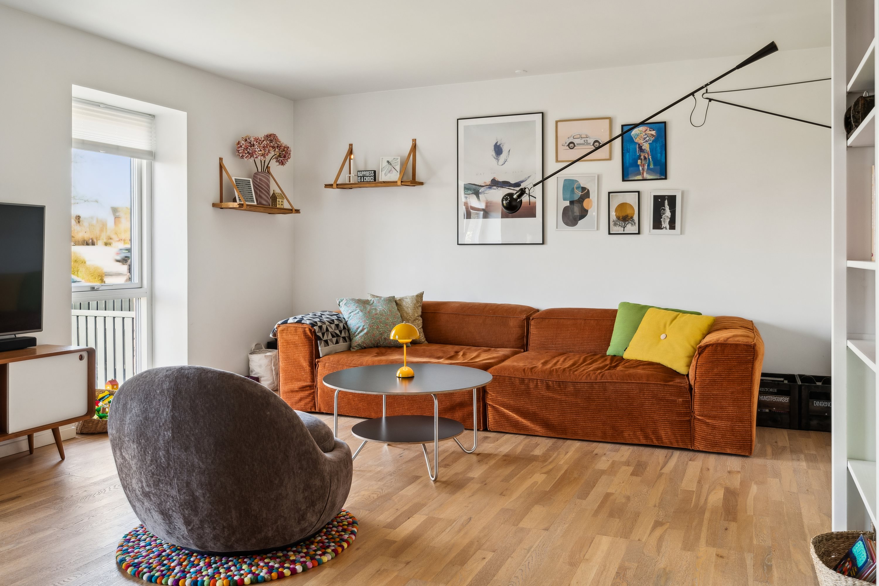 Fremhævet stue billede i fuldskærmstilstand. Billede af Tretommervej 58, 8240 Risskov