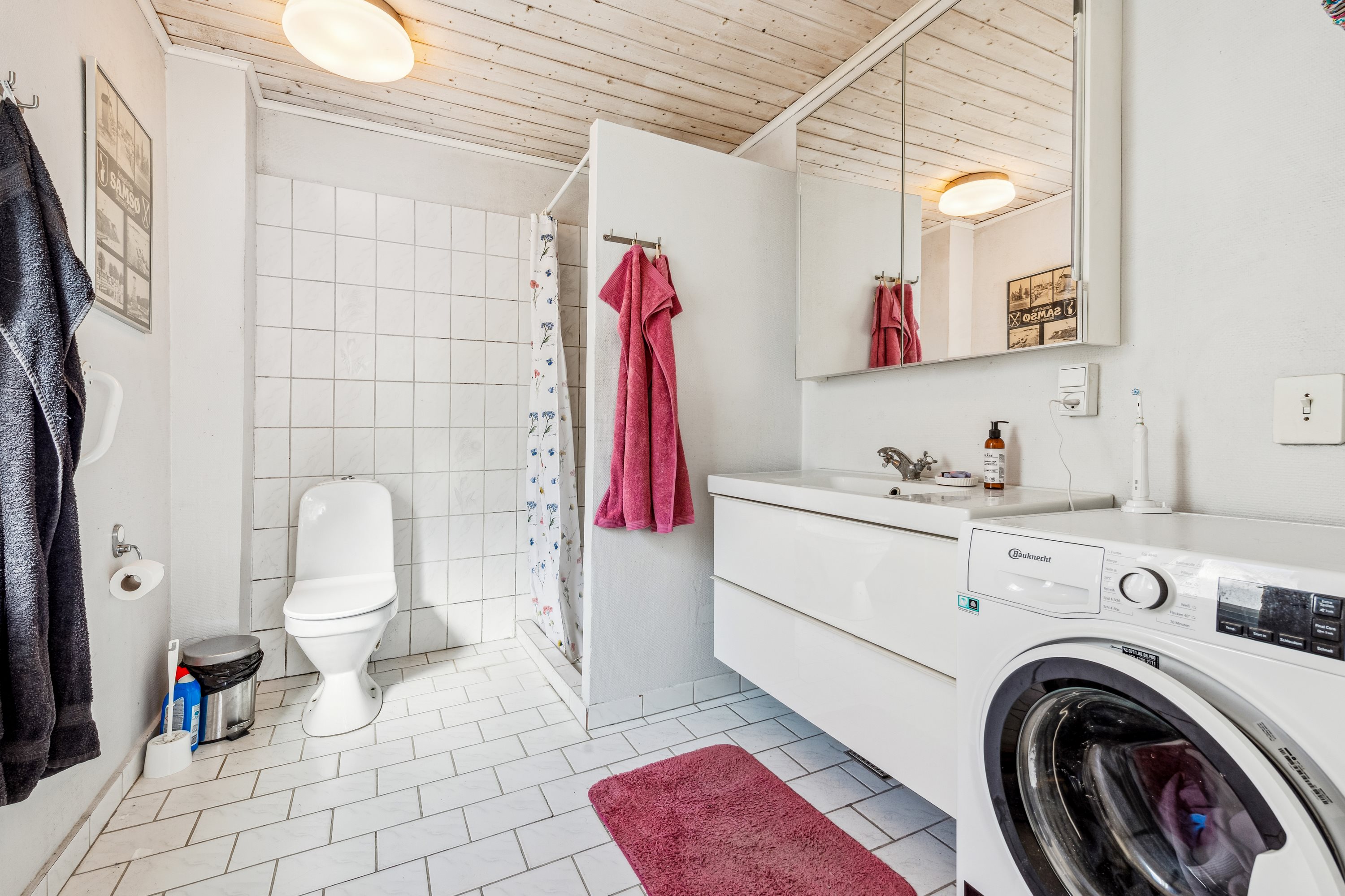 Fremhævet badeværelse billede i fuldskærmstilstand. Billede af Brønshøjholms Allé 43, 2700 Brønshøj