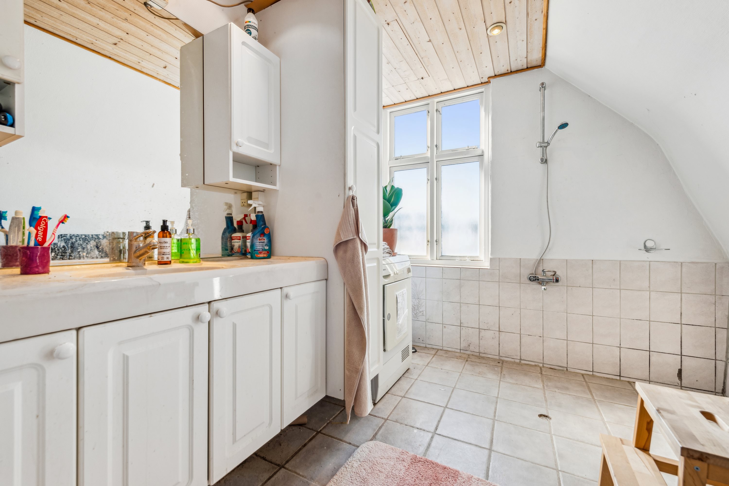 Fremhævet badeværelse billede i fuldskærmstilstand. Billede af Brønshøjholms Allé 43, 2700 Brønshøj