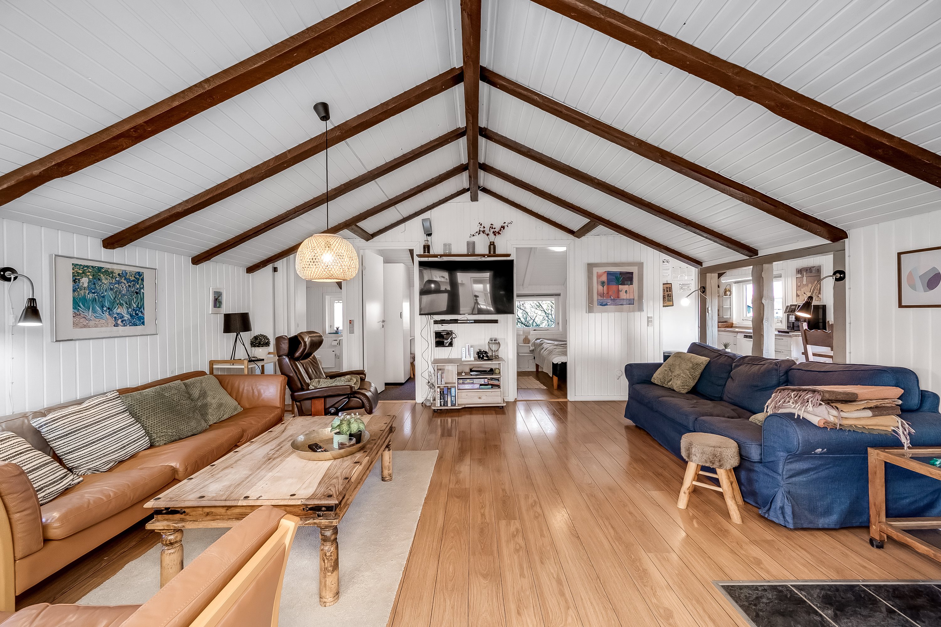 Fremhævet stue billede i fuldskærmstilstand. Billede af Rebekkavej 15, Bjerregaard, 6960 Hvide Sande