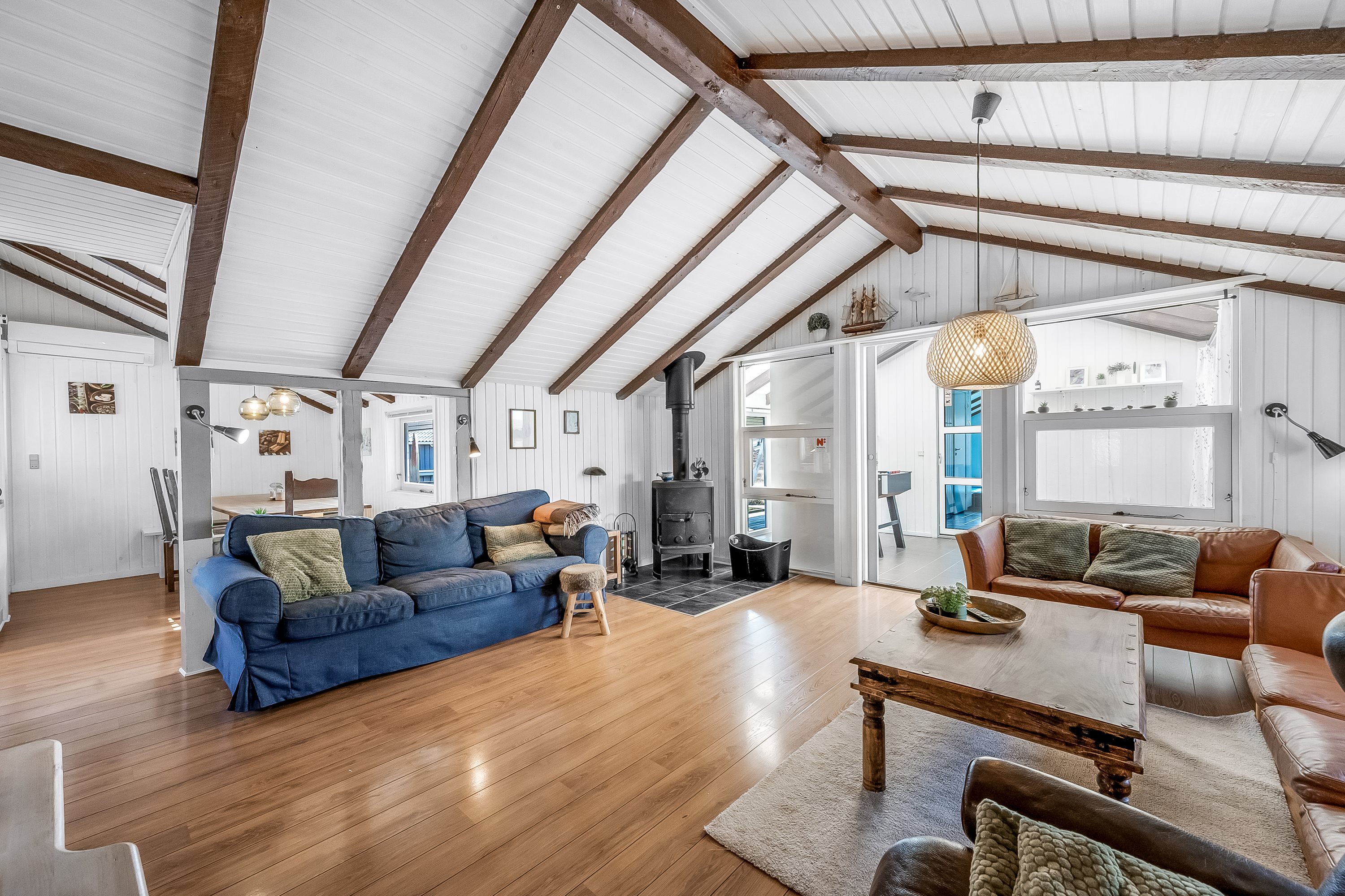 Fremhævet stue billede i fuldskærmstilstand. Billede af Rebekkavej 15, Bjerregaard, 6960 Hvide Sande