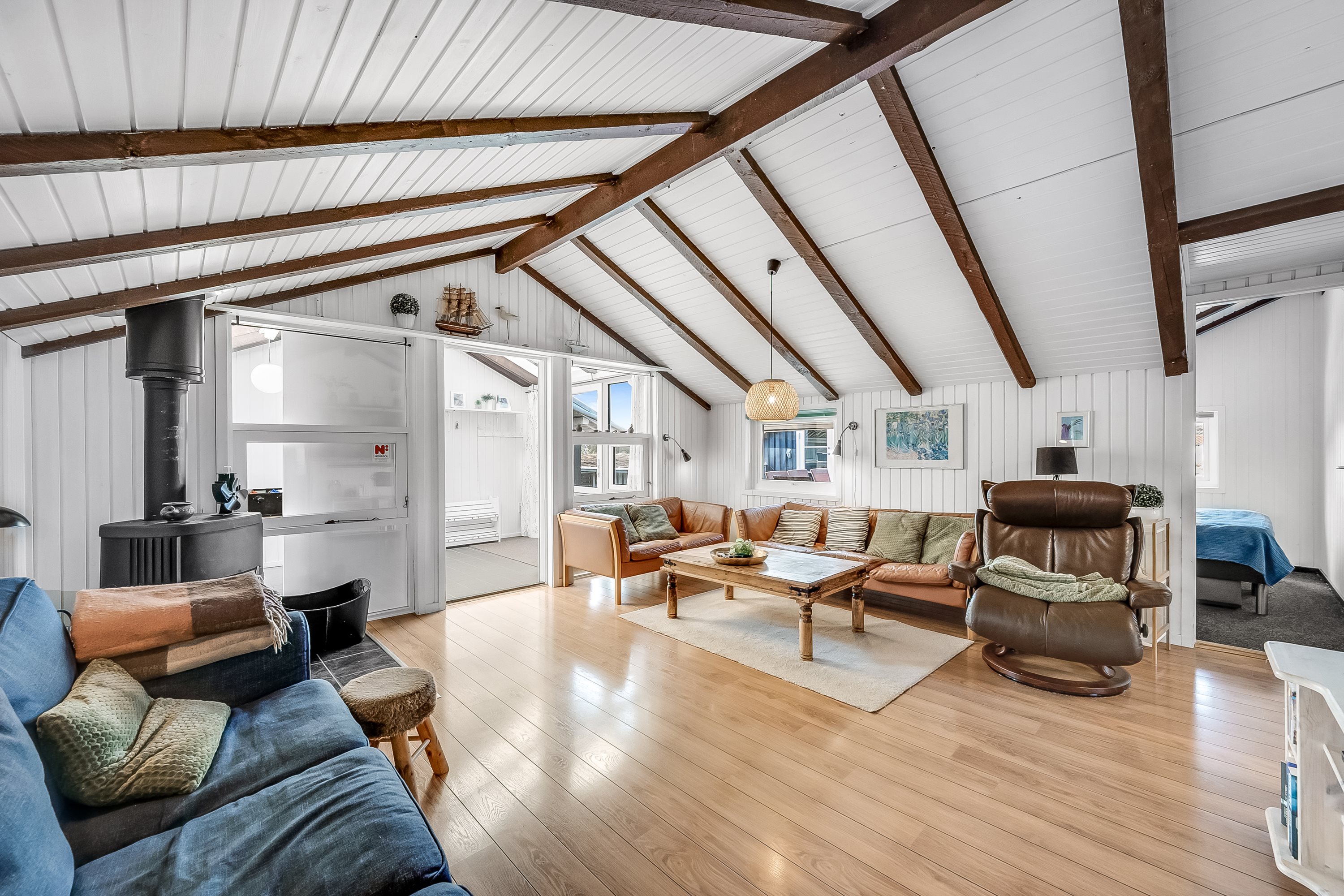 Fremhævet stue billede i fuldskærmstilstand. Billede af Rebekkavej 15, Bjerregaard, 6960 Hvide Sande