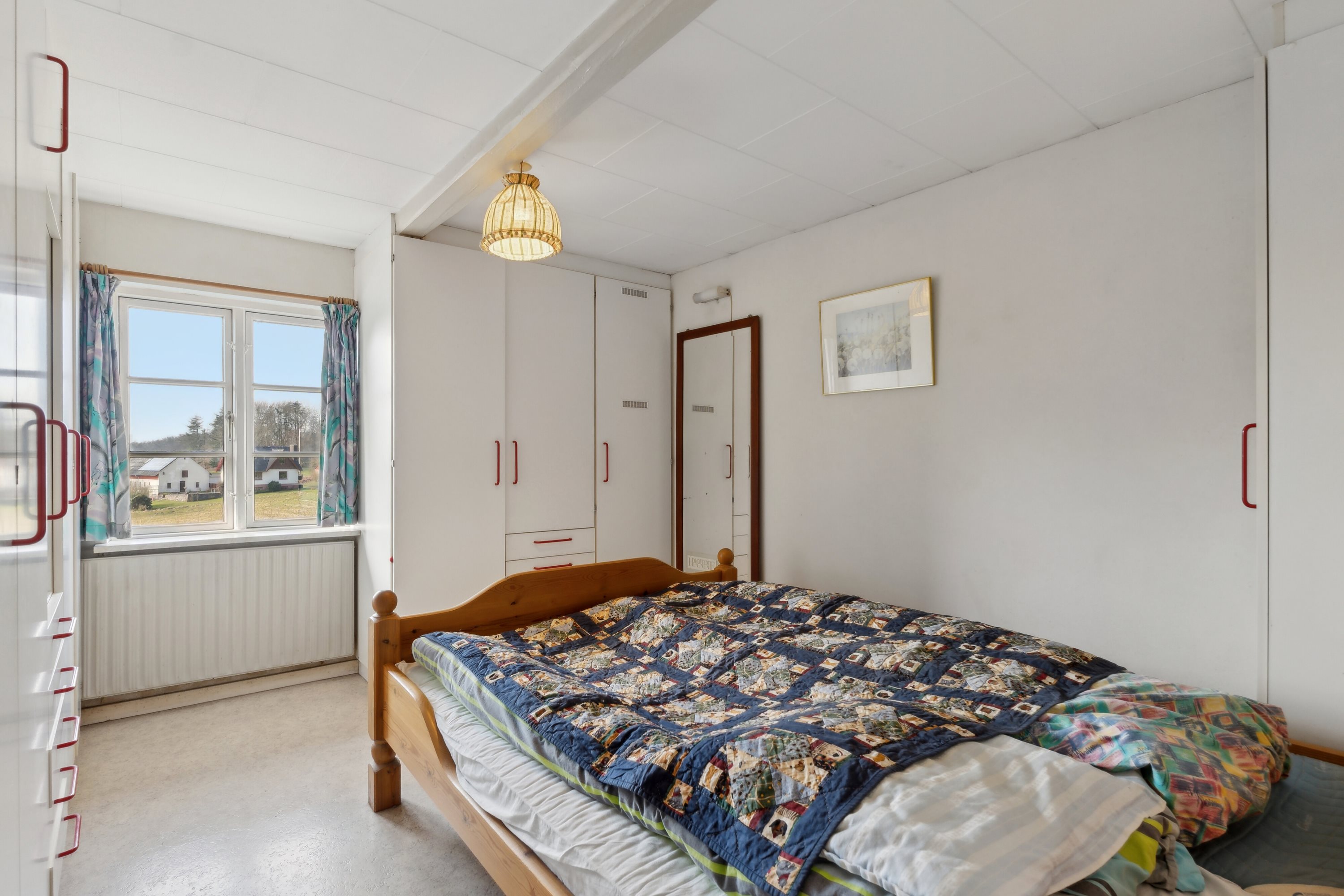 Fremhævet soveværelse billede i fuldskærmstilstand. Billede af Brændeskovvej 18, Tved, 5700 Svendborg