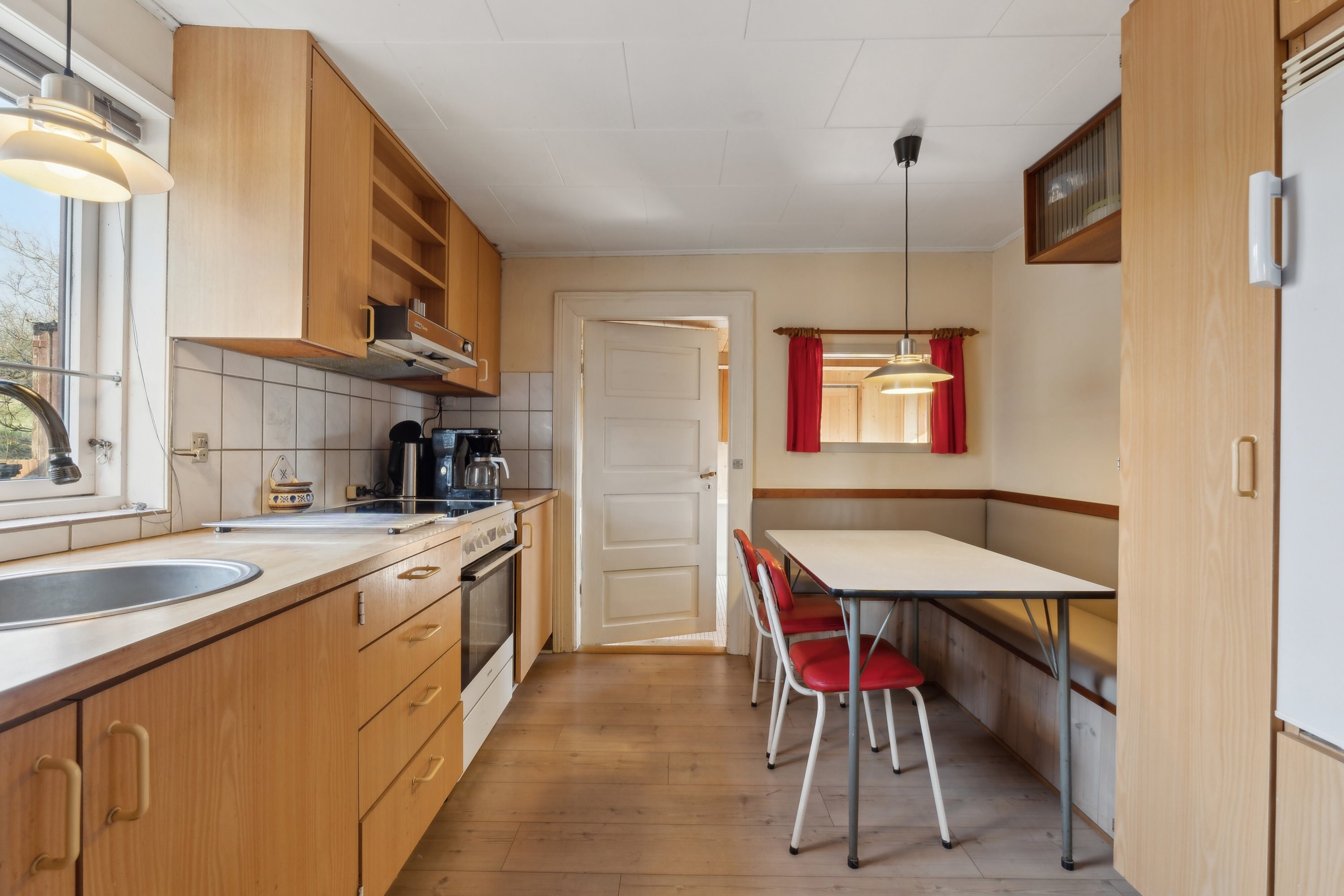 Fremhævet køkken billede i fuldskærmstilstand. Billede af Brændeskovvej 18, Tved, 5700 Svendborg