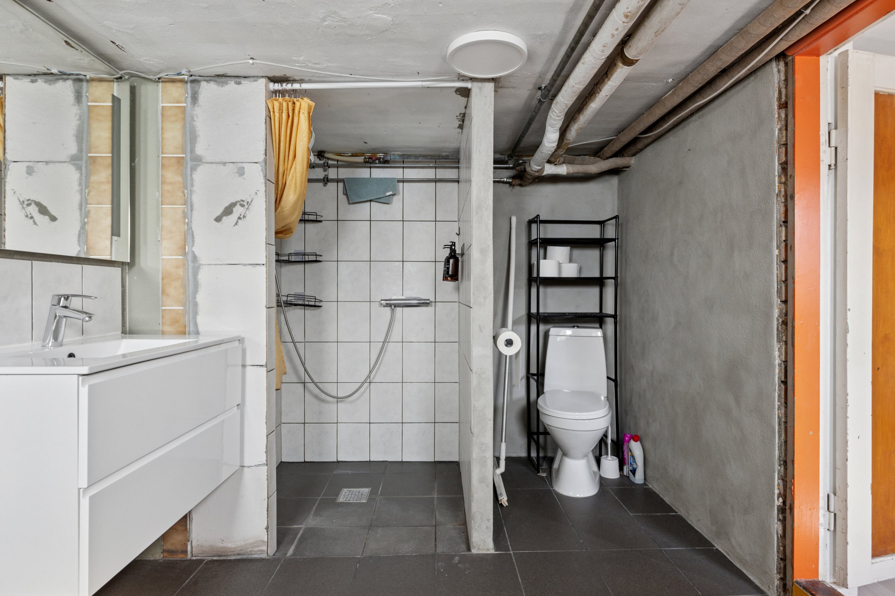 Fremhævet badeværelse billede i fuldskærmstilstand. Billede af Orevej 58, 4760 Vordingborg