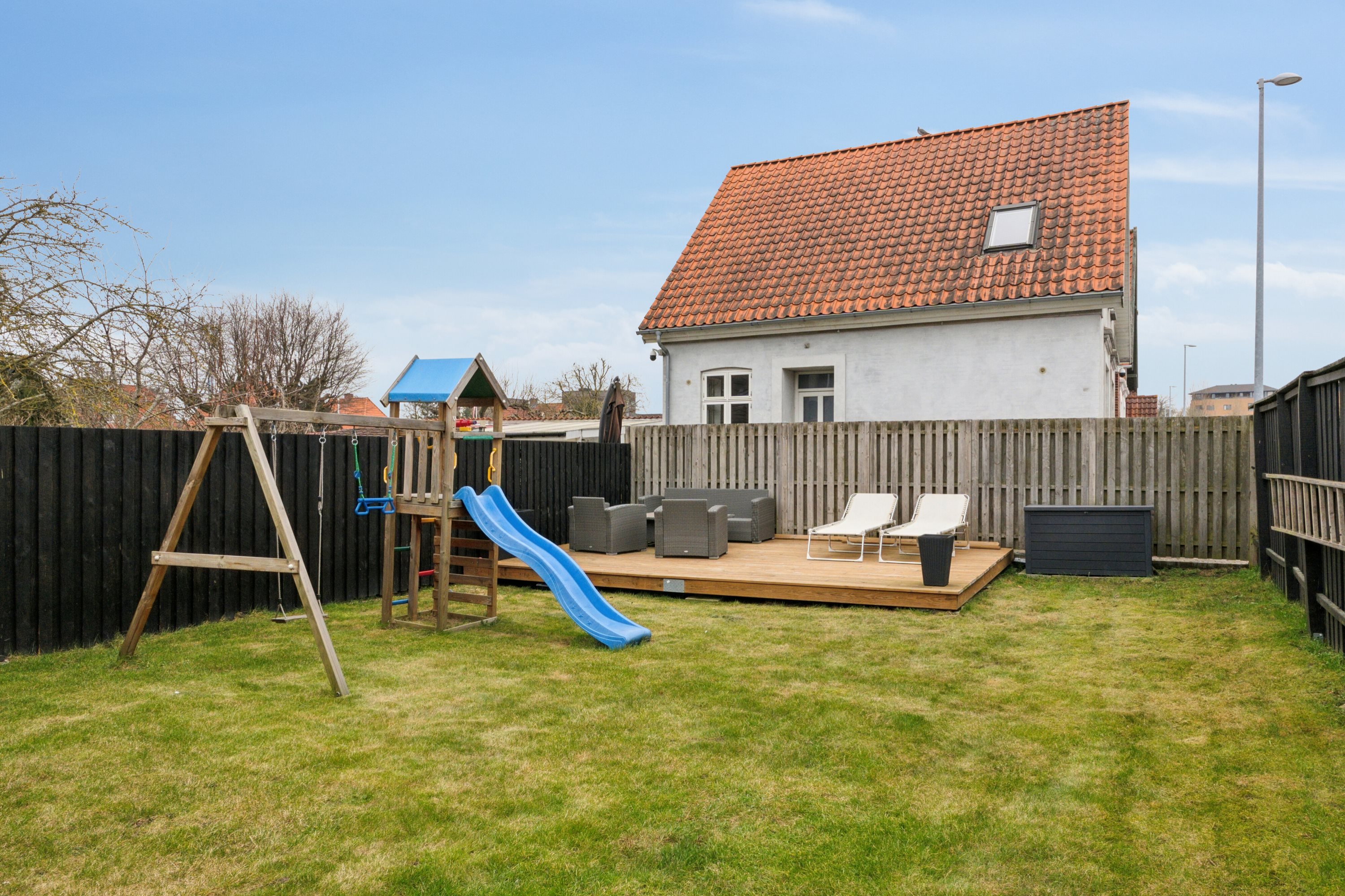 Fremhævet set fra haven billede i fuldskærmstilstand. Billede af Kalundborgvej 8, 4200 Slagelse