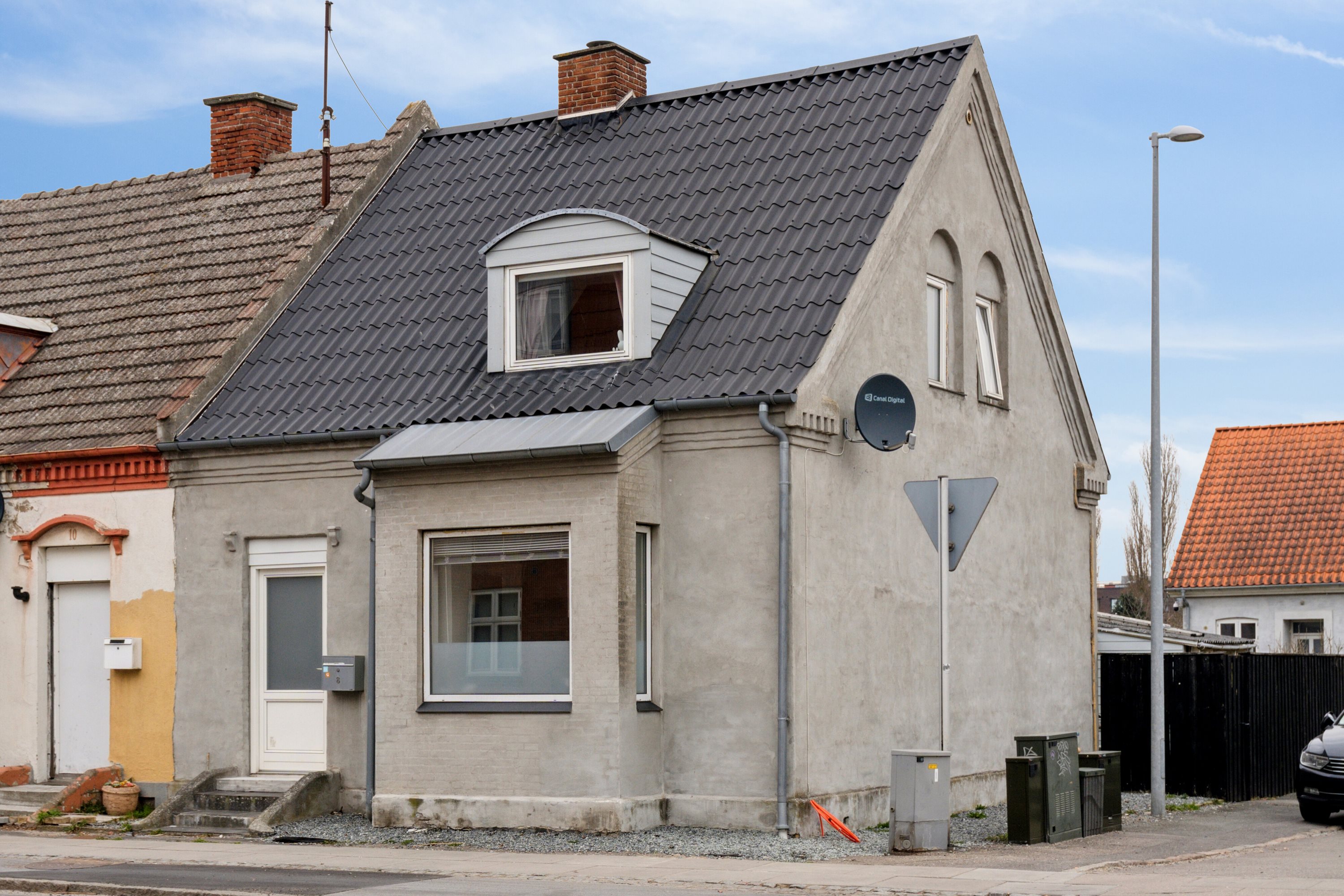 Fremhævet set fra vejen billede i fuldskærmstilstand. Billede af Kalundborgvej 8, 4200 Slagelse