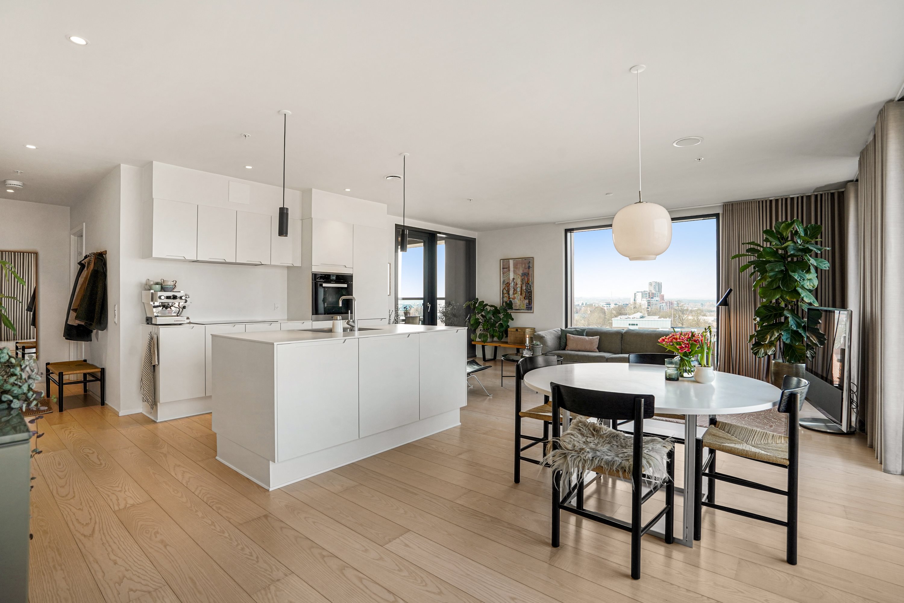 Fremhævet køkken billede i fuldskærmstilstand. Billede af Odeons Kvarter 21, 8. th., 5000 Odense C