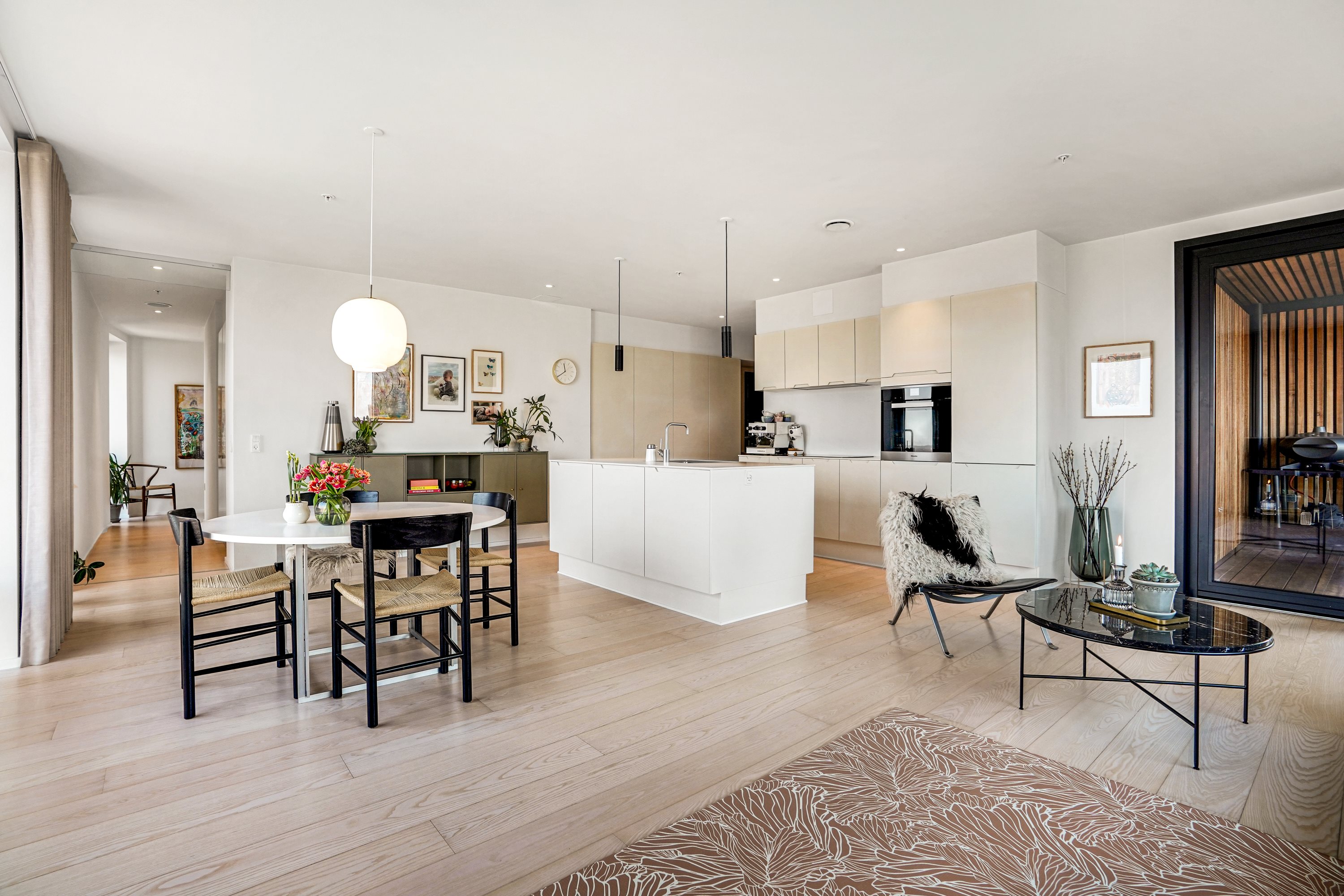 Fremhævet stue billede i fuldskærmstilstand. Billede af Odeons Kvarter 21, 8. th., 5000 Odense C