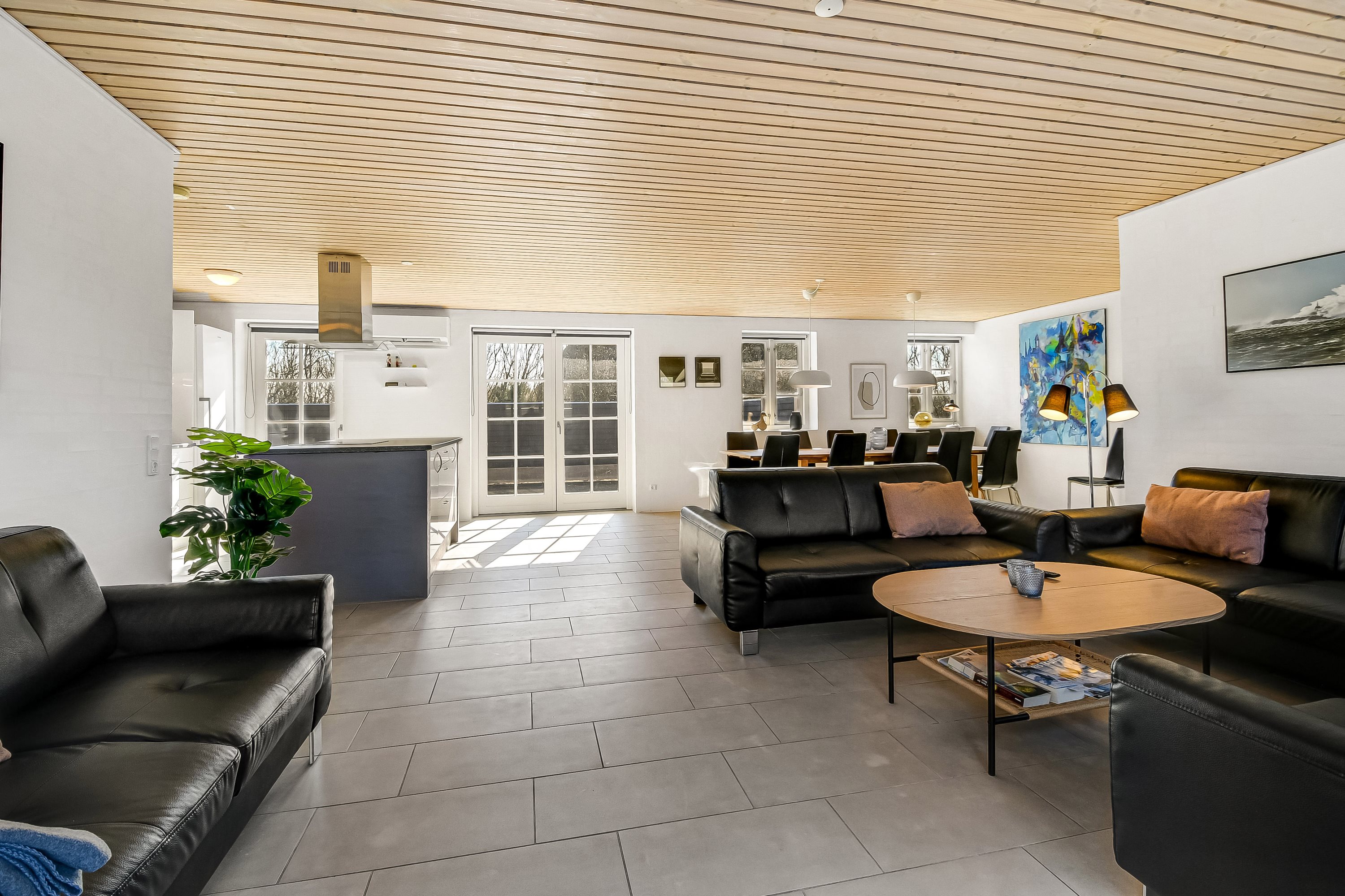 Fremhævet stue billede i fuldskærmstilstand. Billede af Dommersøvej 15, Husby, 6990 Ulfborg