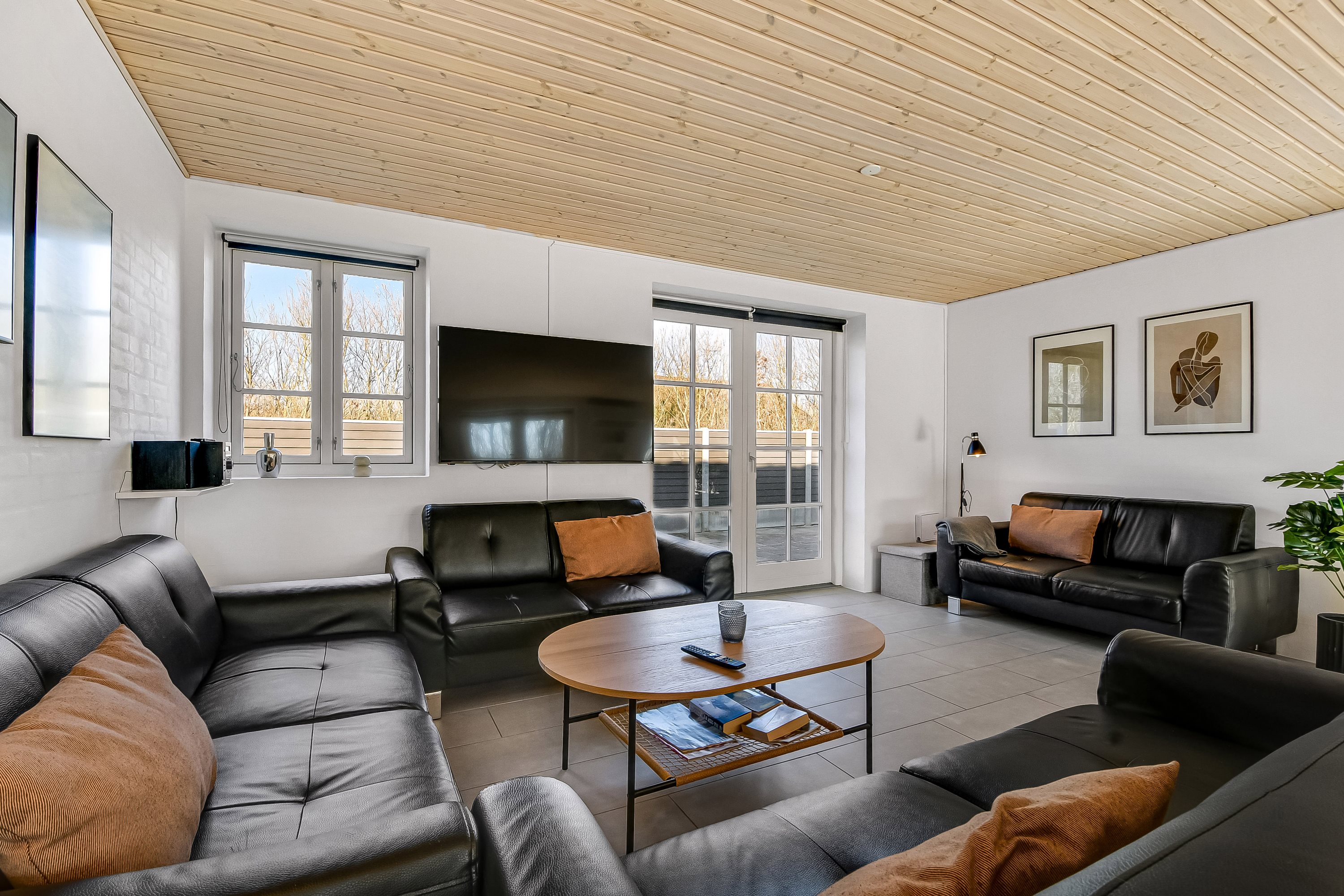 Fremhævet stue billede i fuldskærmstilstand. Billede af Dommersøvej 15, Husby, 6990 Ulfborg