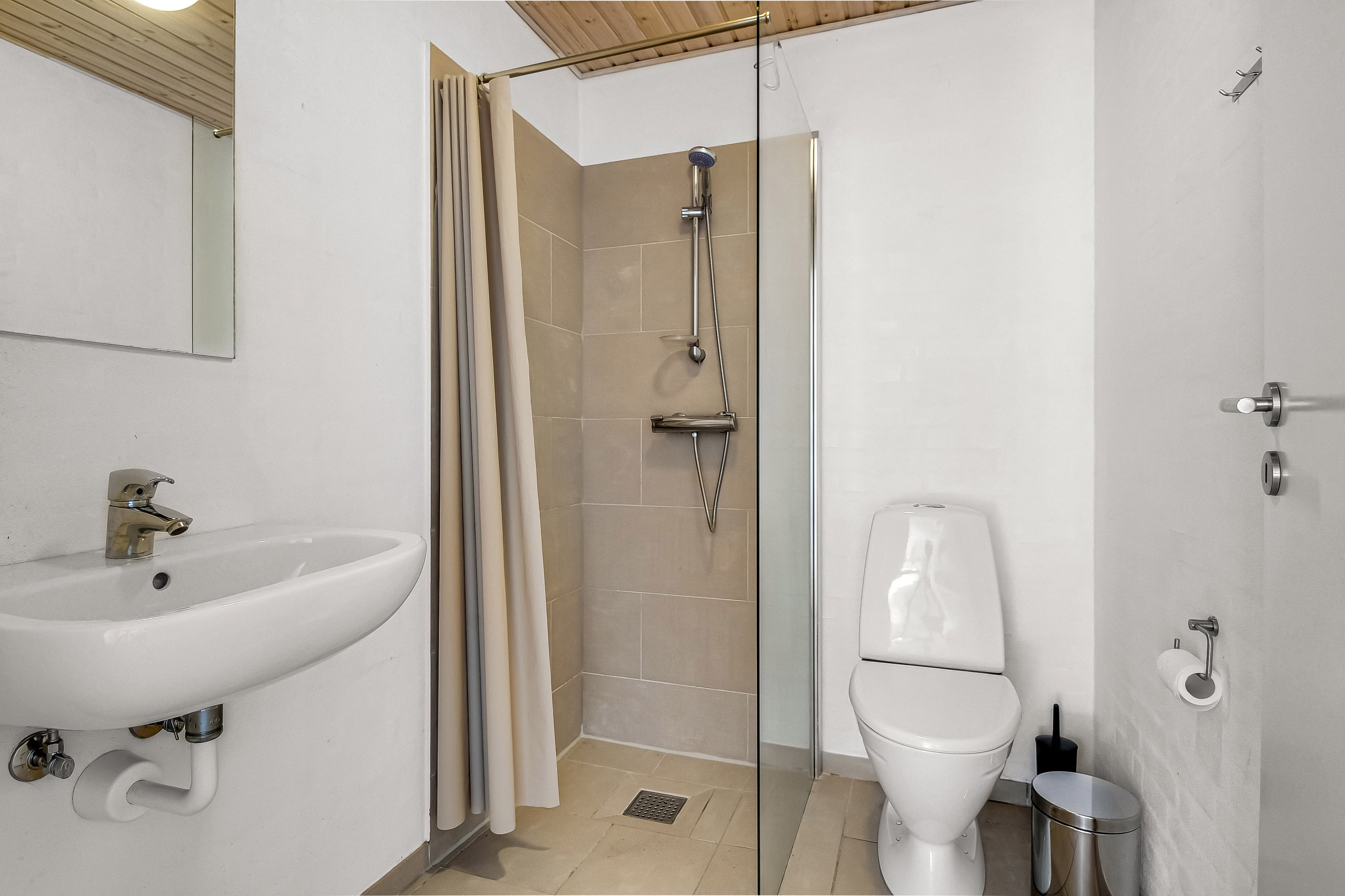 Fremhævet badeværelse billede i fuldskærmstilstand. Billede af Dommersøvej 15, Husby, 6990 Ulfborg