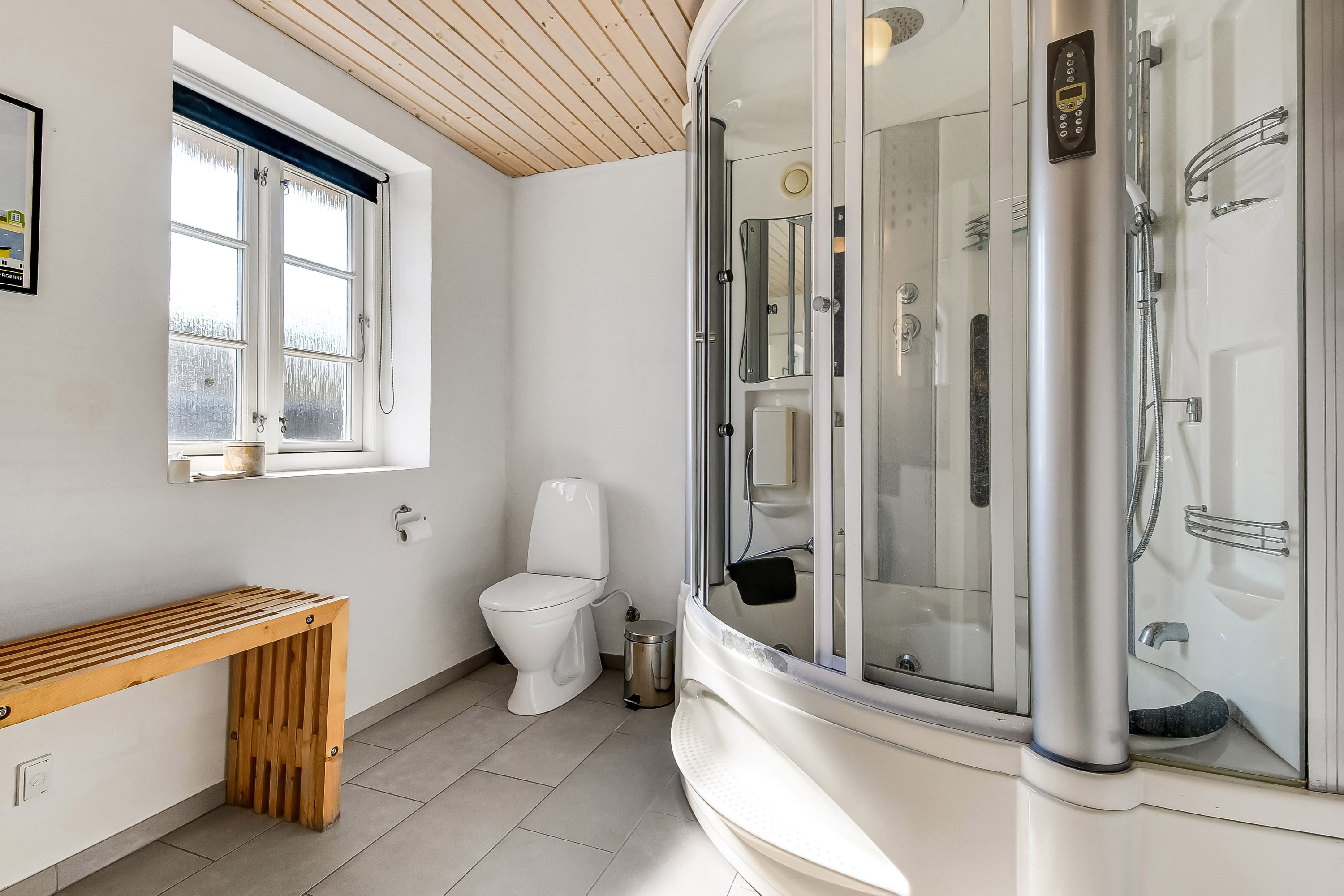 Fremhævet badeværelse billede i fuldskærmstilstand. Billede af Dommersøvej 15, Husby, 6990 Ulfborg