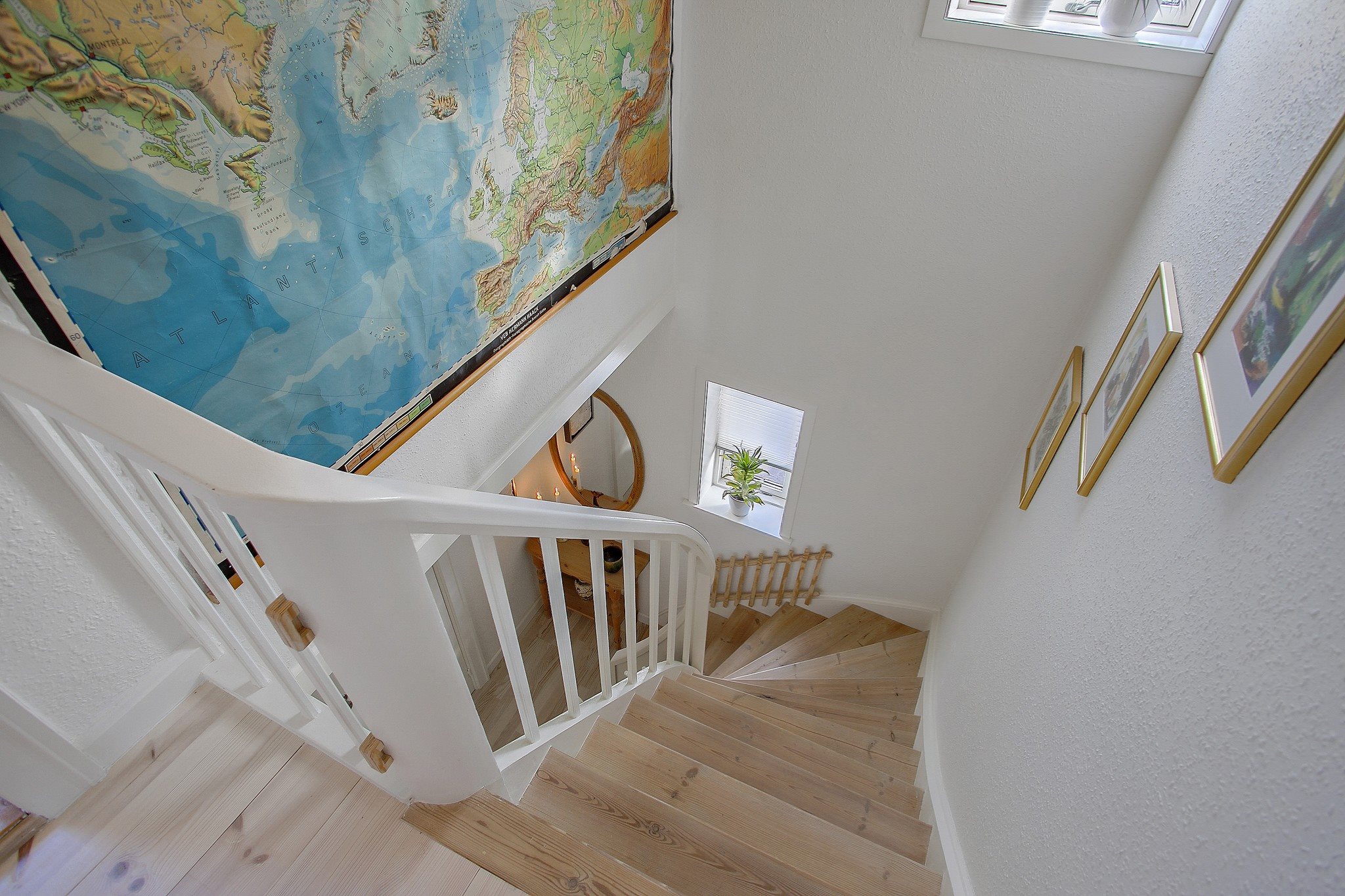 Fremhævet trappeopgang billede i fuldskærmstilstand. Billede af H Rasmussens Vej 6, 9460 Brovst