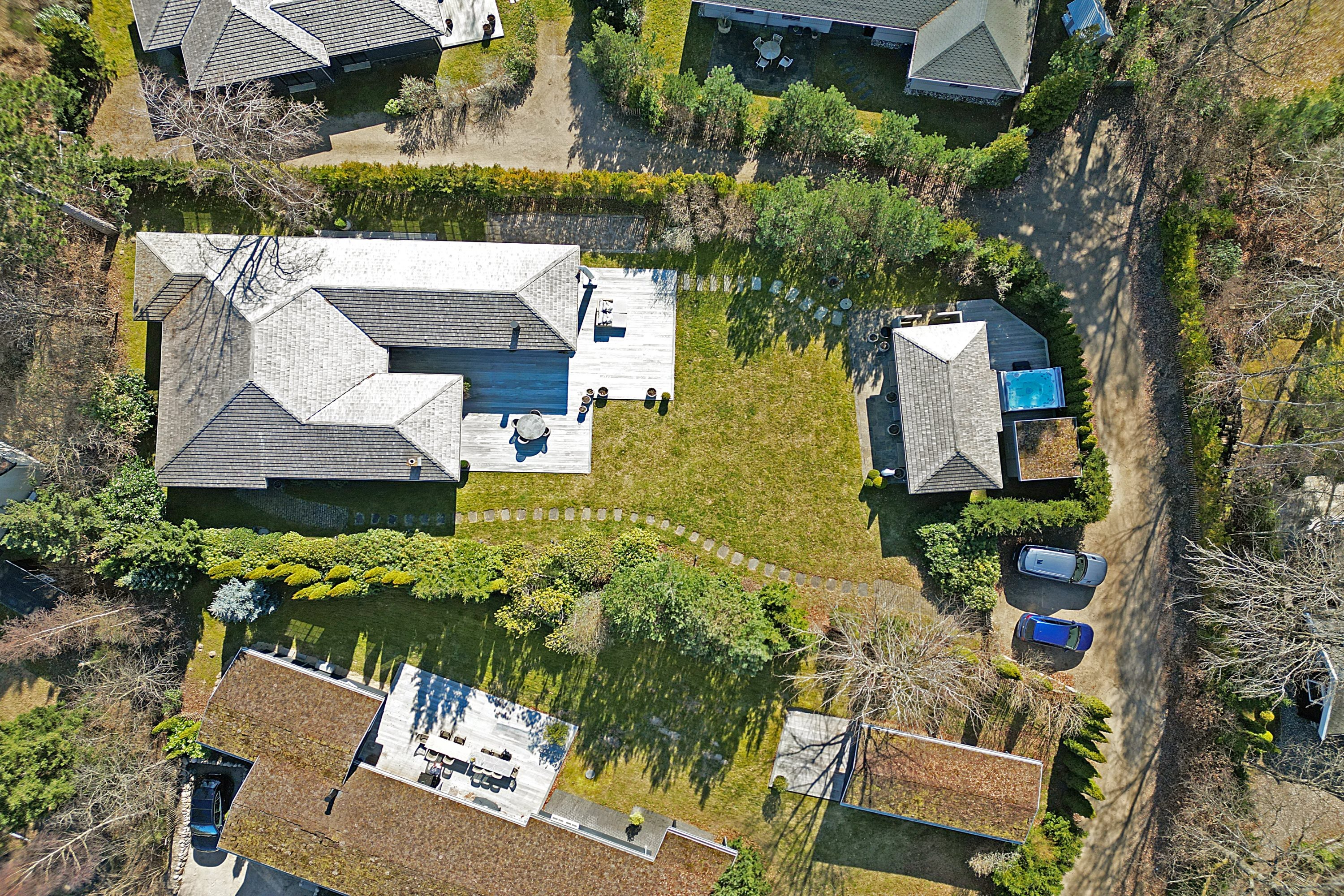 Fremhævet luftfoto billede i fuldskærmstilstand. Billede af Gyvelvej 18, 3100 Hornbæk