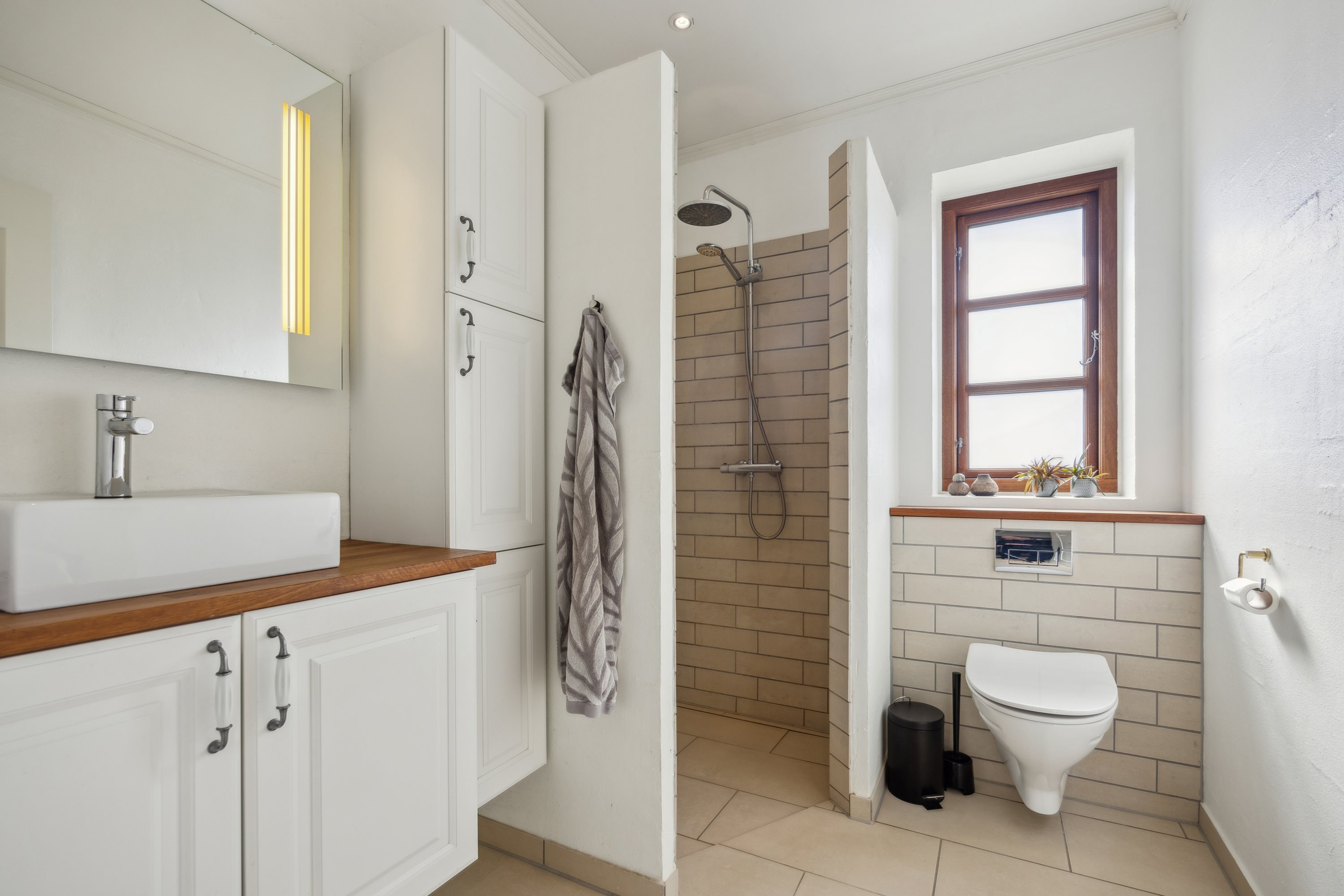 Fremhævet badeværelse billede i fuldskærmstilstand. Billede af Lucernemarken 2, 9490 Pandrup