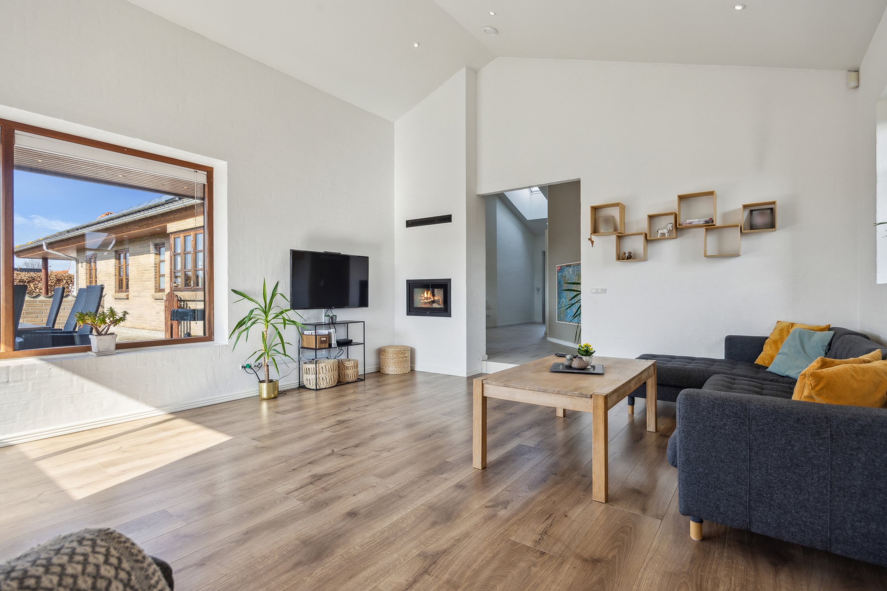 Fremhævet stue billede i fuldskærmstilstand. Billede af Lucernemarken 2, 9490 Pandrup