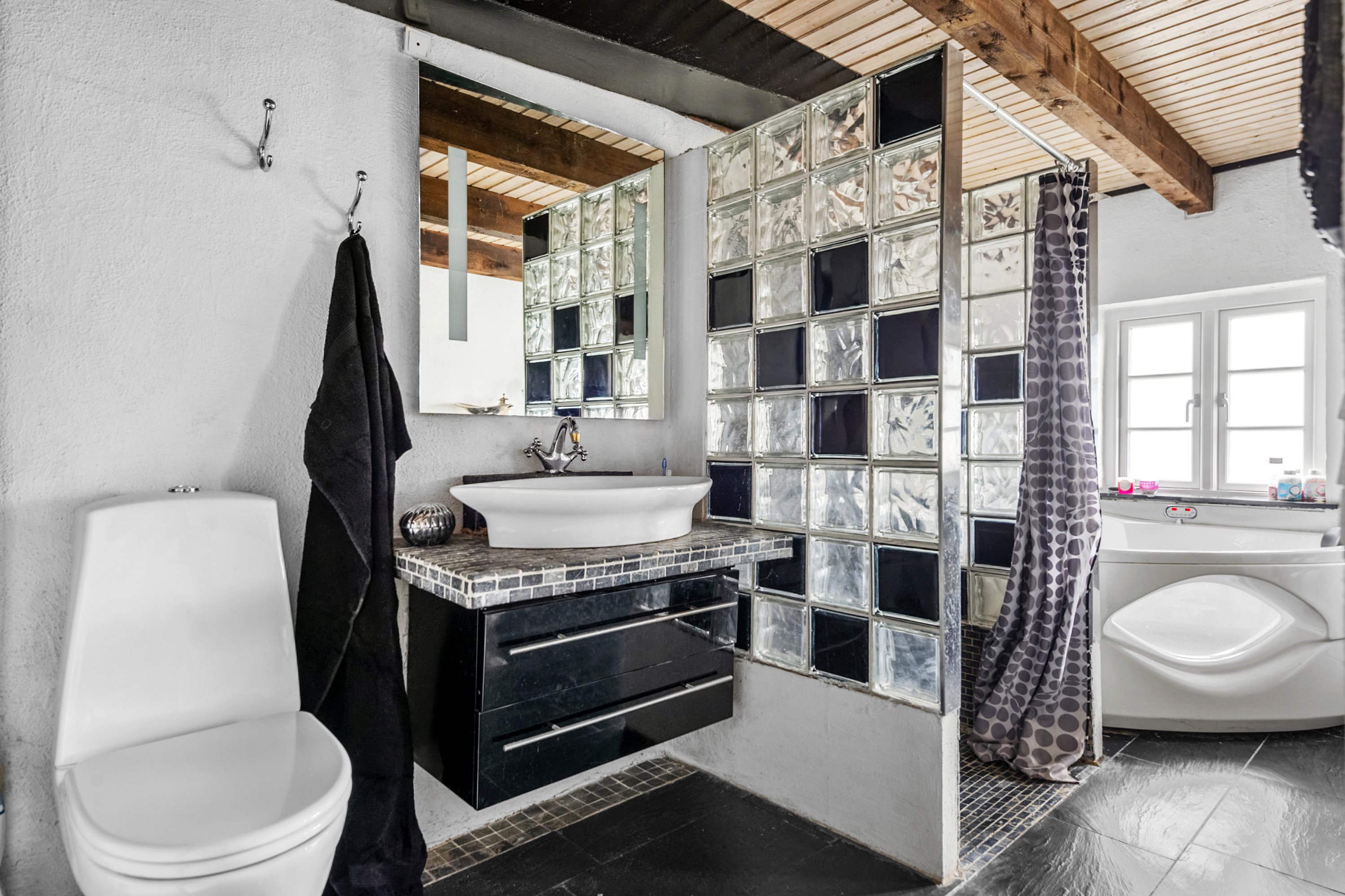 Fremhævet badeværelse billede i fuldskærmstilstand. Billede af Balshavevej 49, Ndr Randlev, 8300 Odder