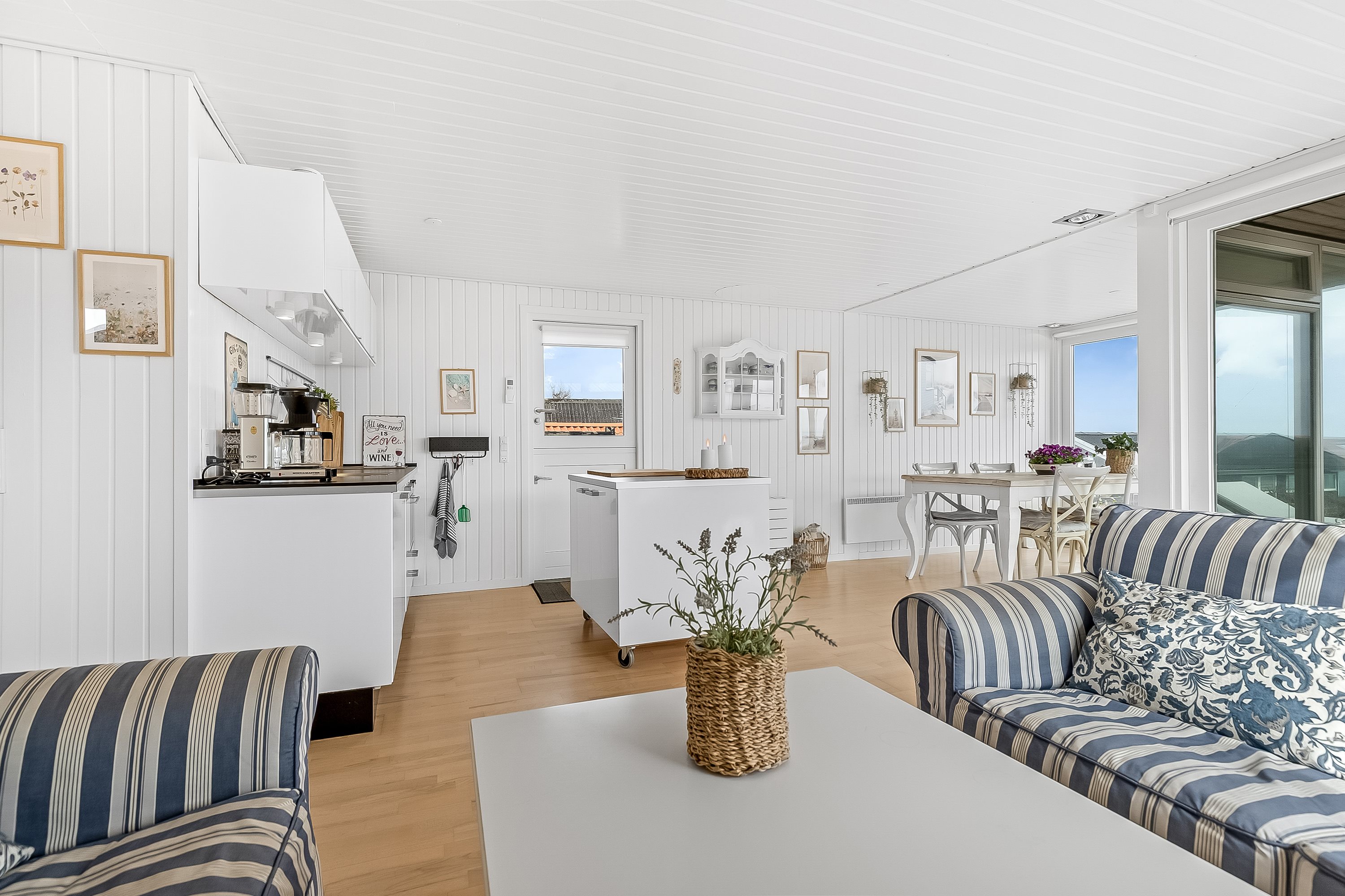 Fremhævet stue billede i fuldskærmstilstand. Billede af Violvej 5, Mørkholt, 7080 Børkop